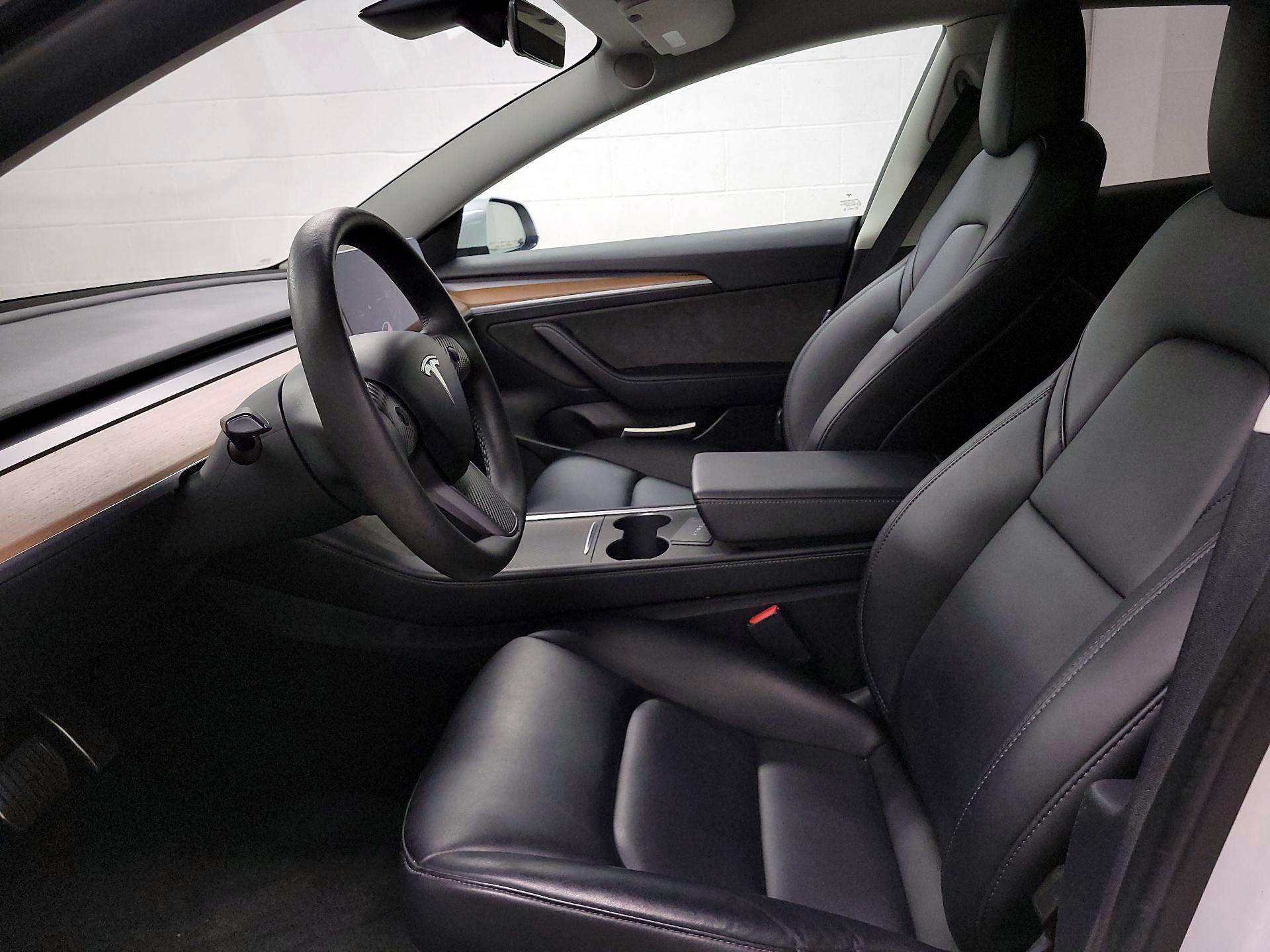 Thumbnail: 2022 Tesla Model 3 - 11