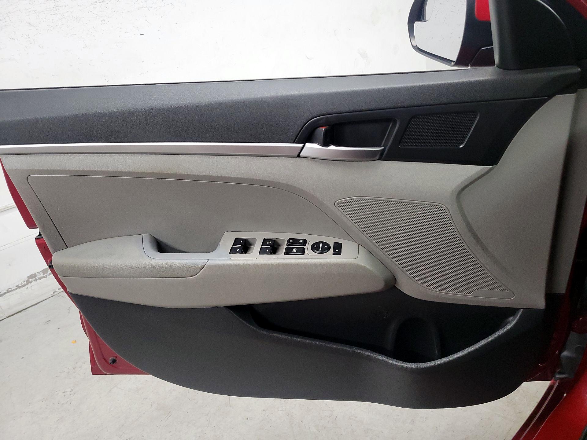 Thumbnail: 2019 Hyundai Elantra - 12