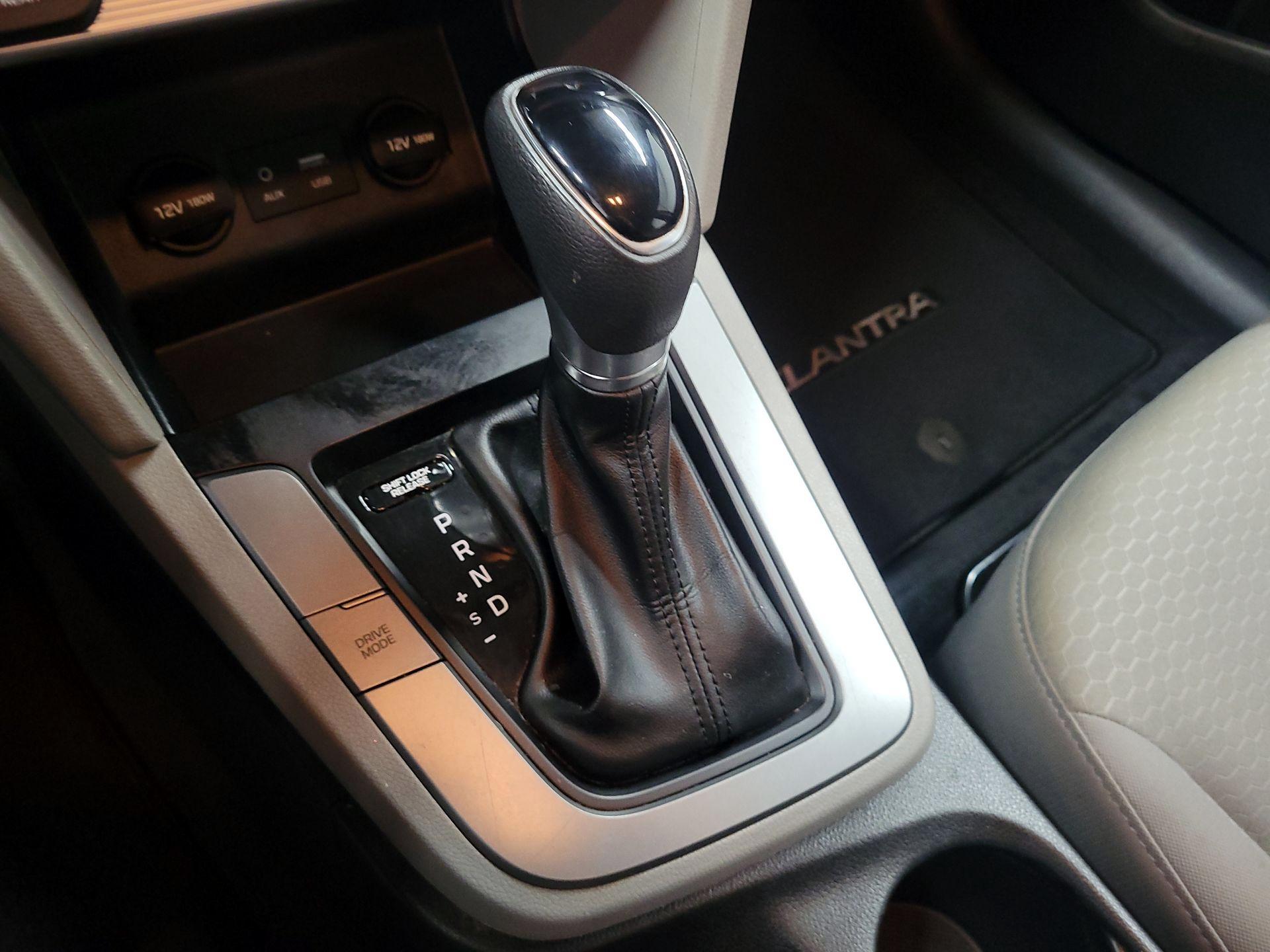 Thumbnail: 2019 Hyundai Elantra - 15