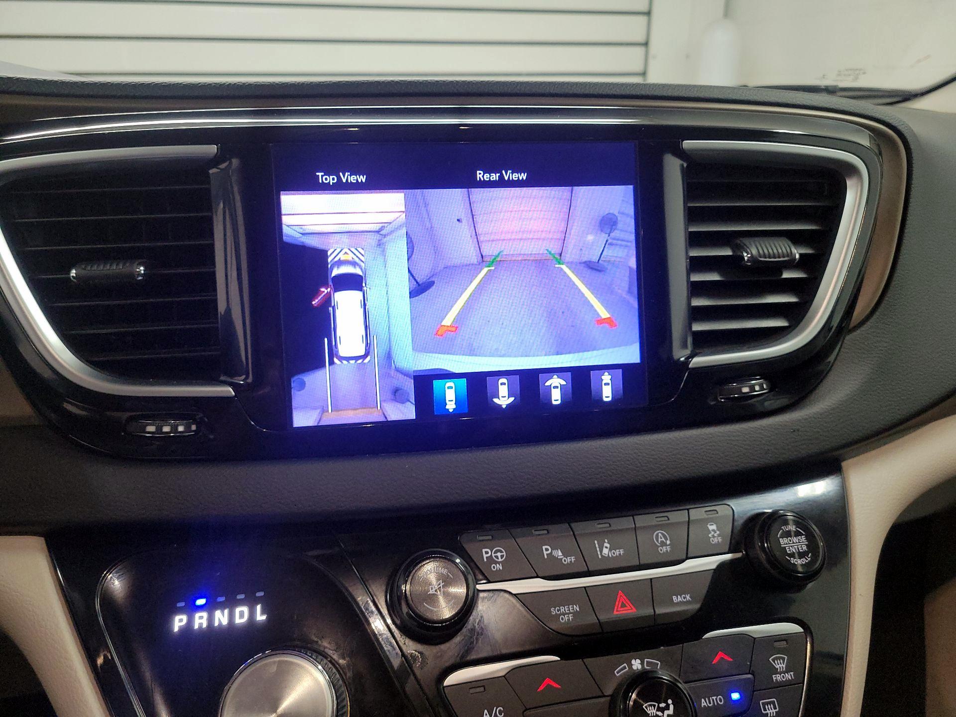 Thumbnail: 2017 Chrysler Pacifica - 13