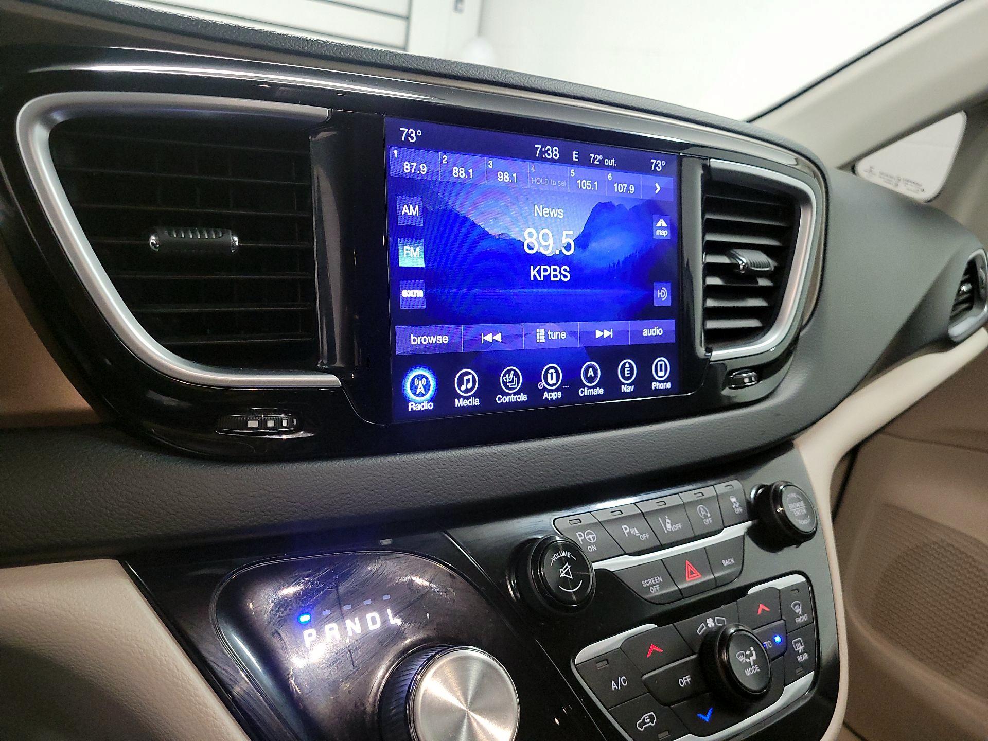 Thumbnail: 2017 Chrysler Pacifica - 14