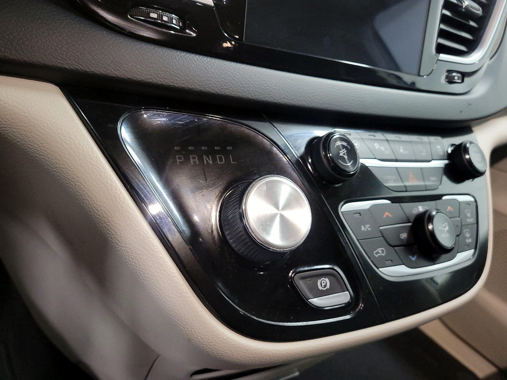 Thumbnail: 2017 Chrysler Pacifica - 16