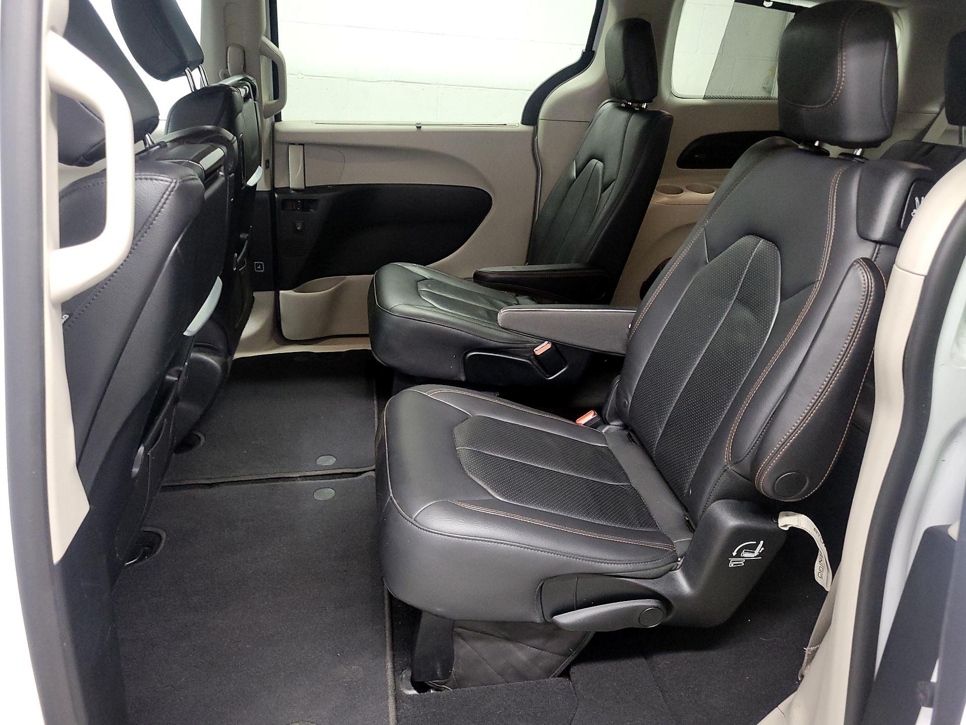 Thumbnail: 2017 Chrysler Pacifica - 17