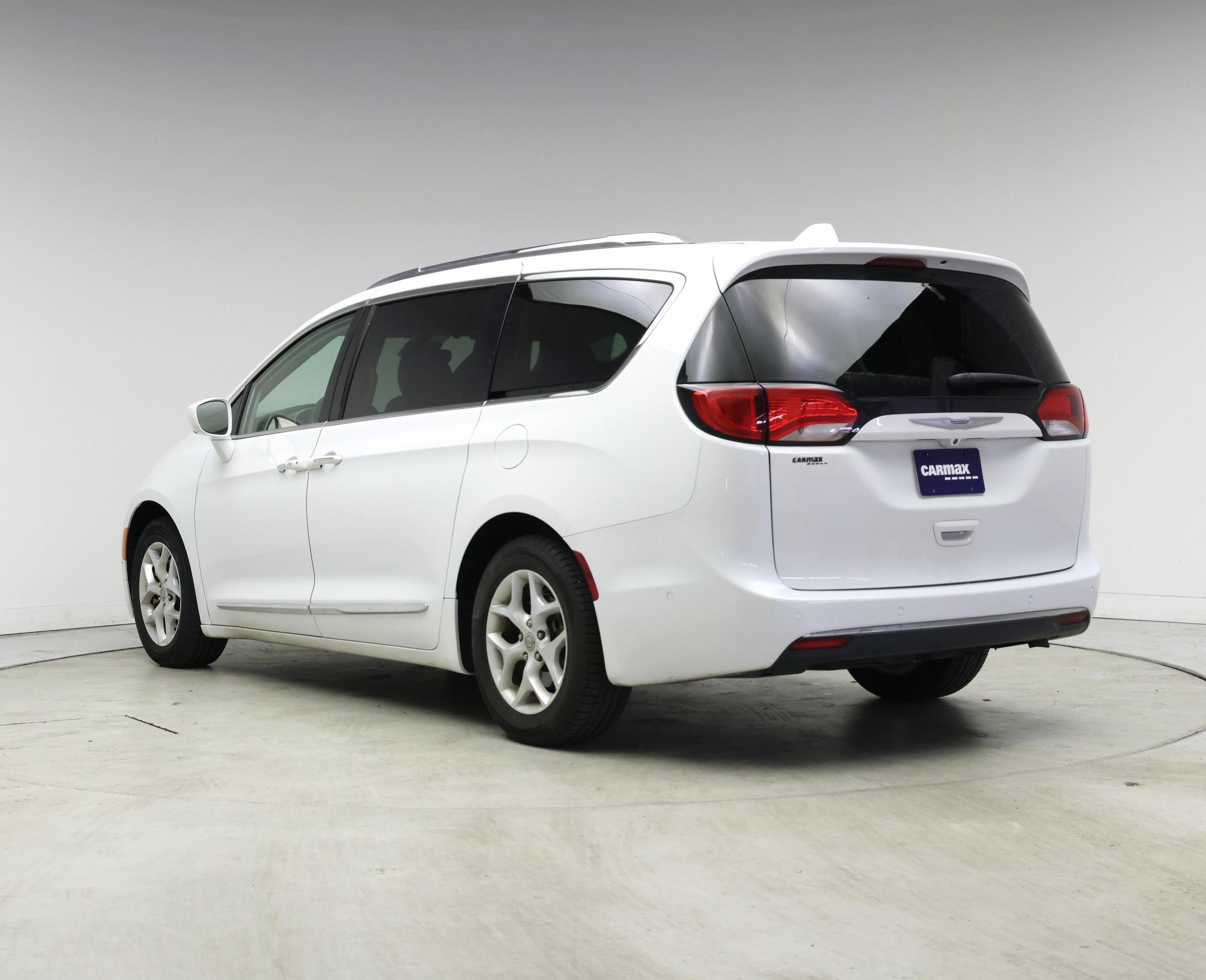 Thumbnail: 2017 Chrysler Pacifica - 2