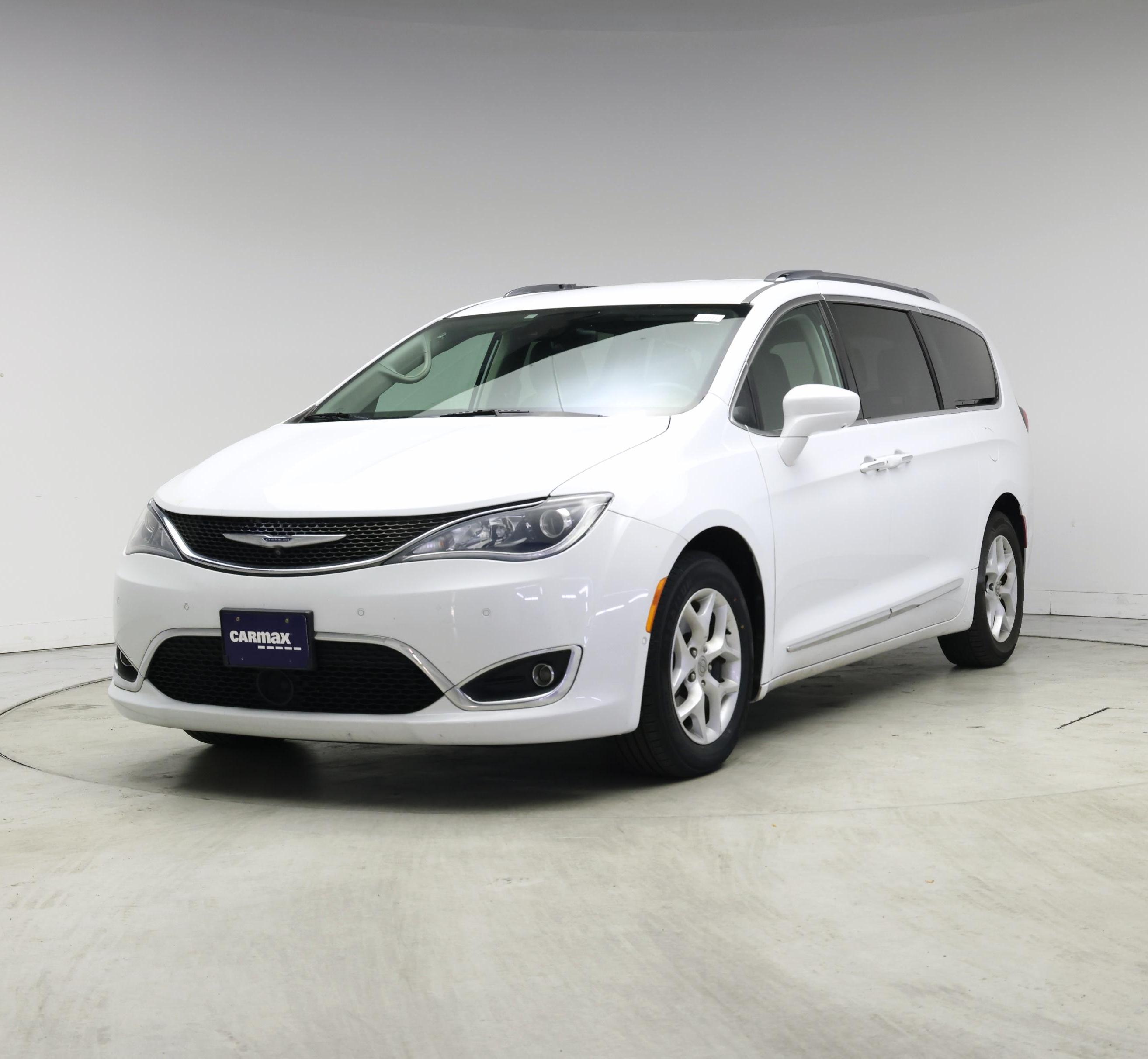 Thumbnail: 2017 Chrysler Pacifica - 4