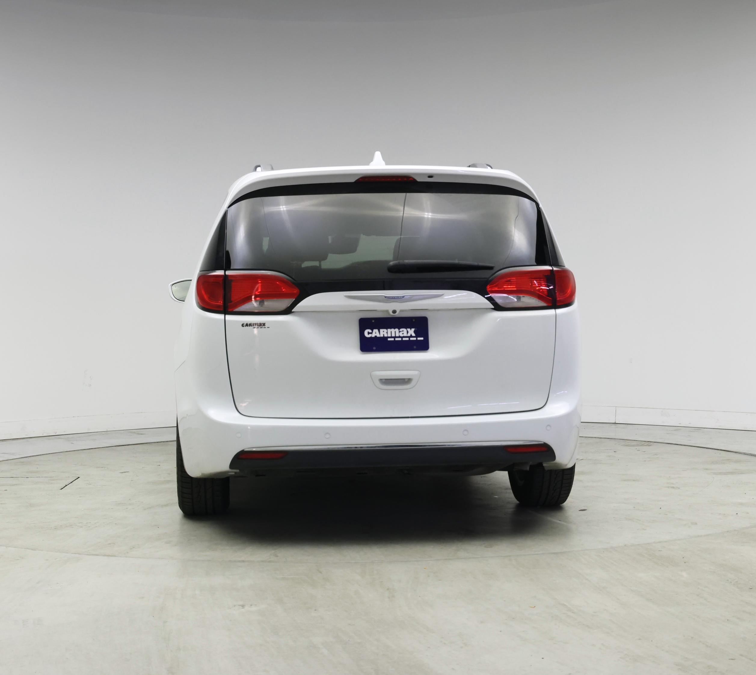 Thumbnail: 2017 Chrysler Pacifica - 6