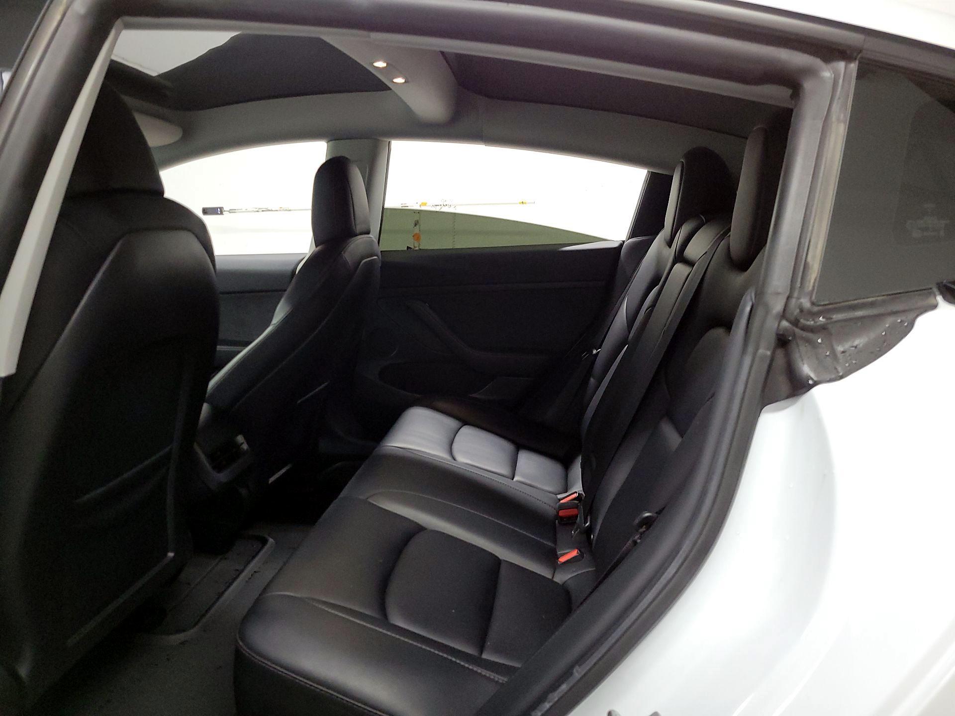 Thumbnail: 2022 Tesla Model 3 - 17