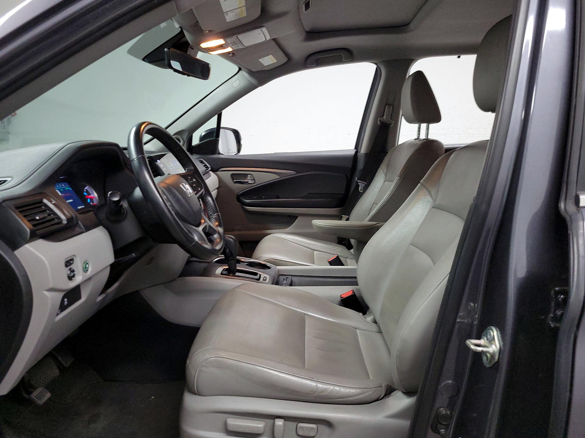 Thumbnail: 2019 Honda Pilot - 11