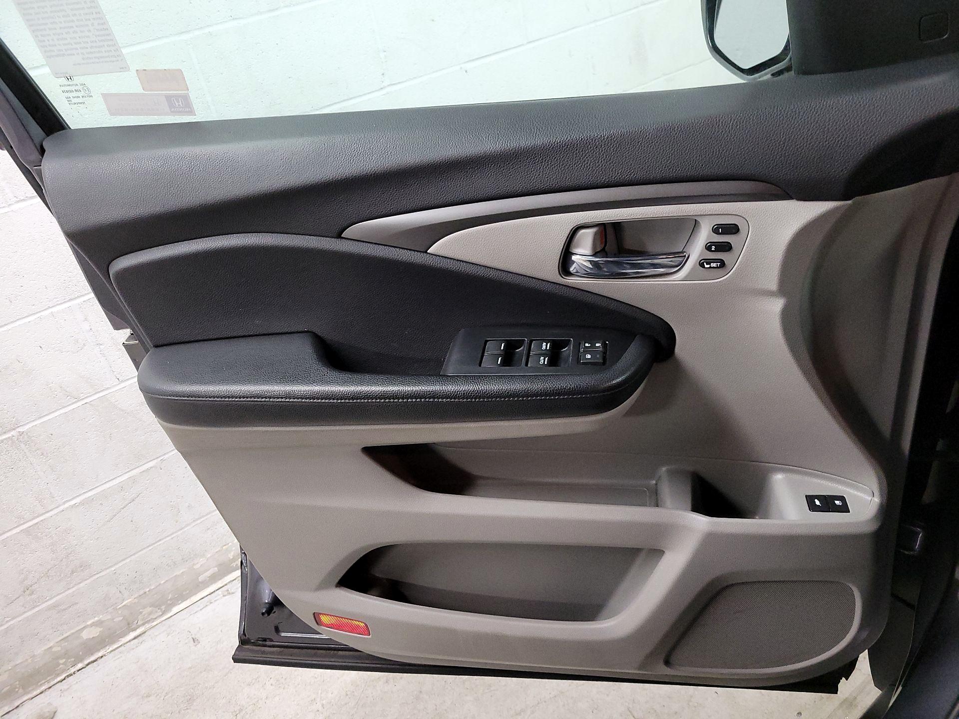 Thumbnail: 2019 Honda Pilot - 12