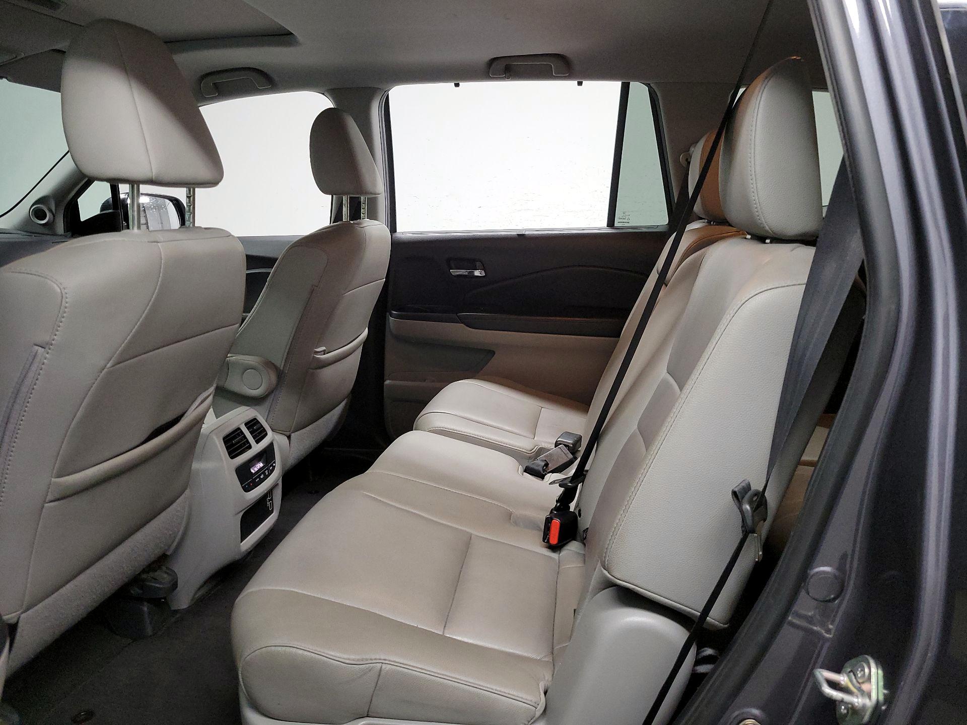 Thumbnail: 2019 Honda Pilot - 17