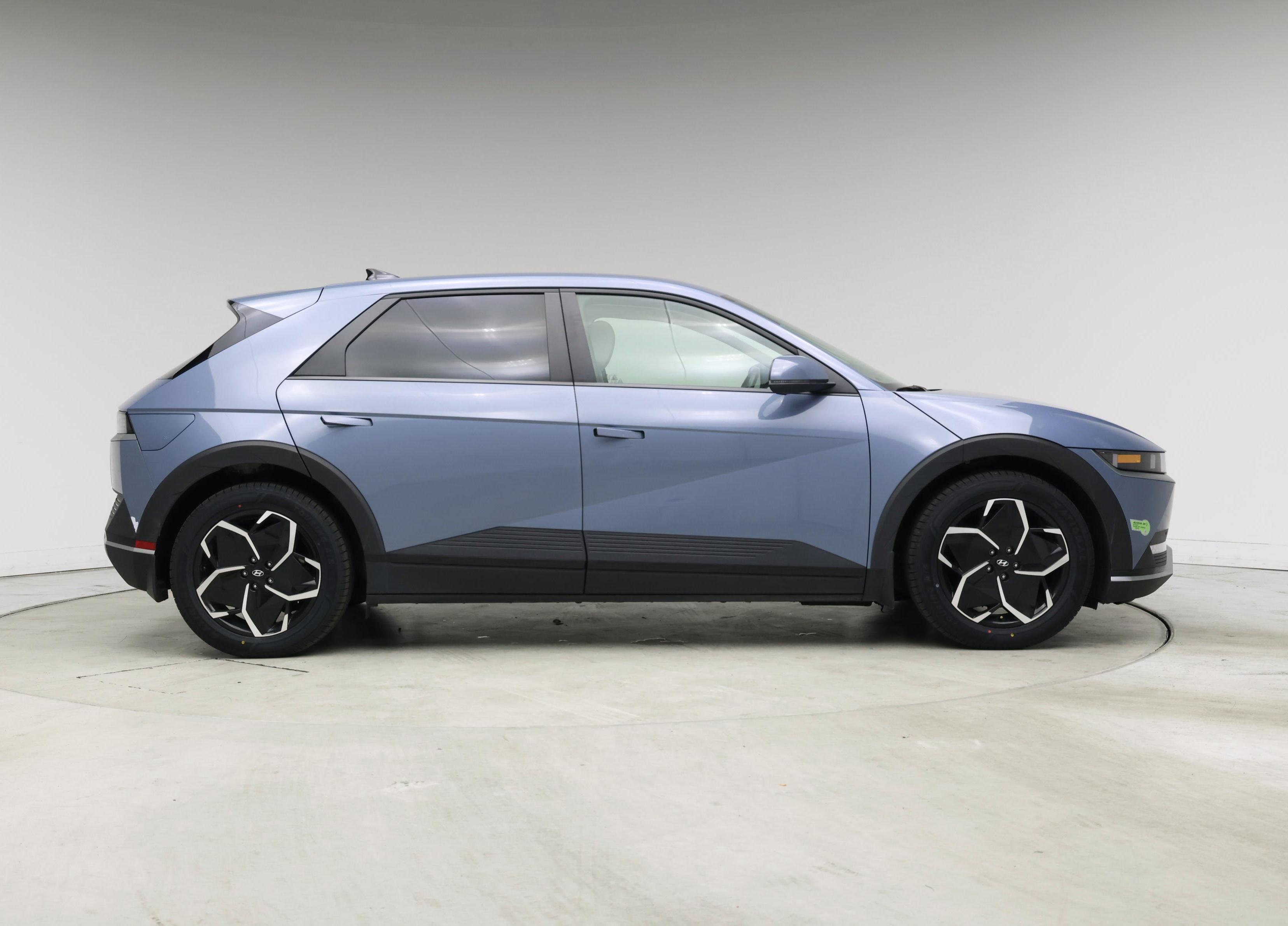 Thumbnail: 2023 Hyundai Ioniq 5 - 7