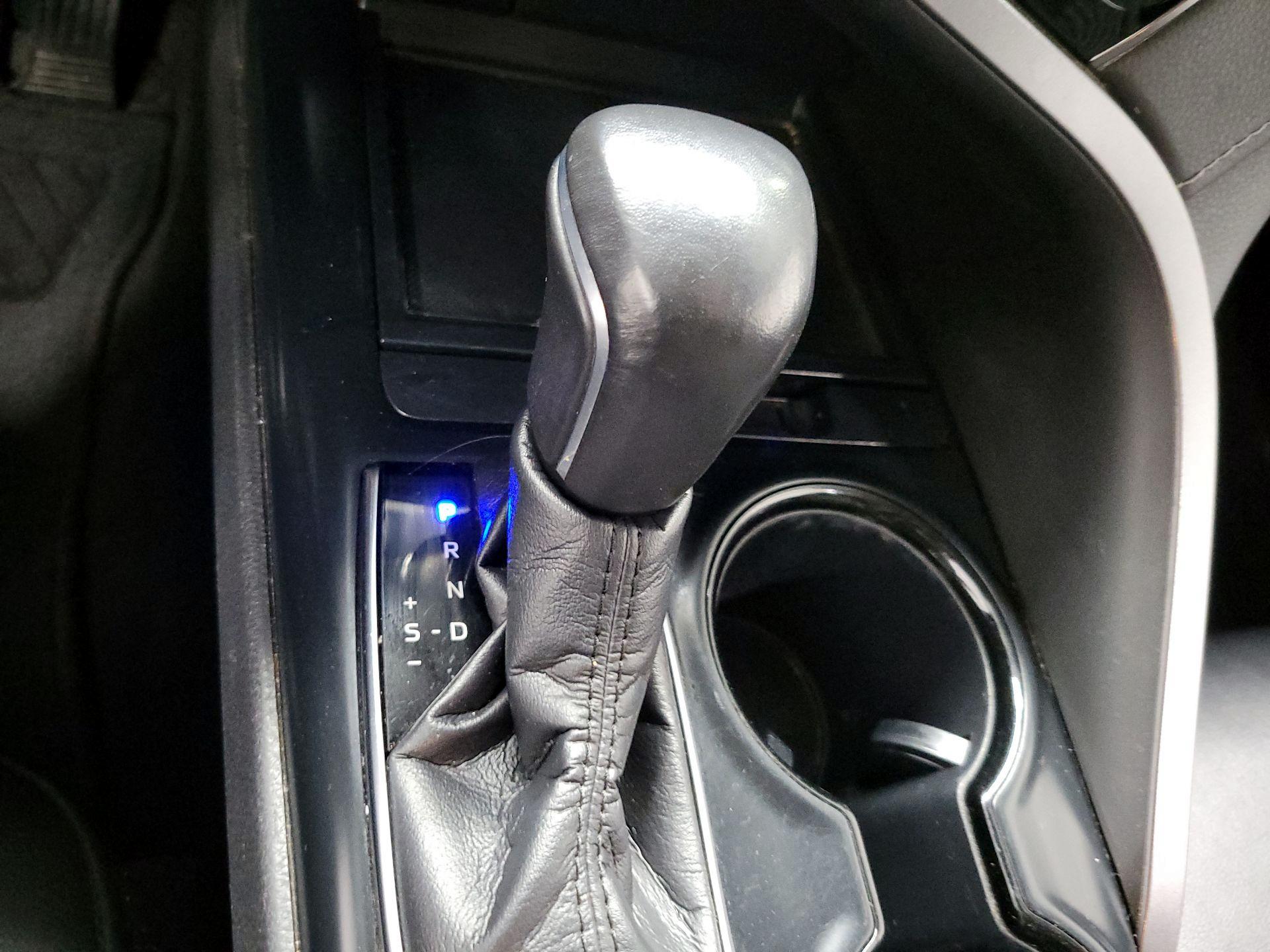 Thumbnail: 2019 Toyota Camry - 16