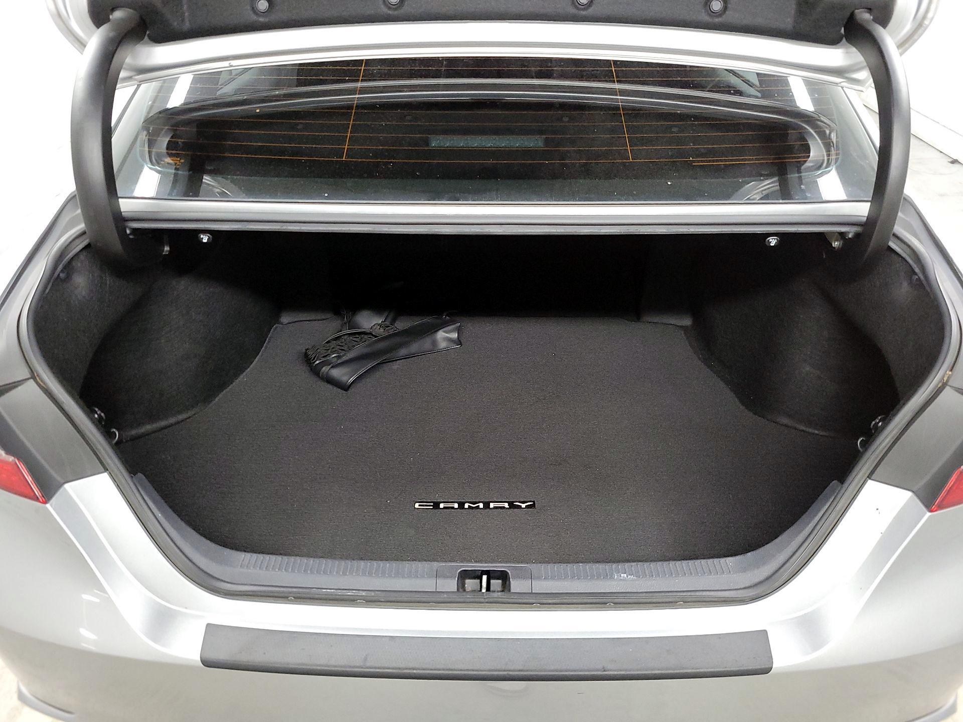 Thumbnail: 2019 Toyota Camry - 18