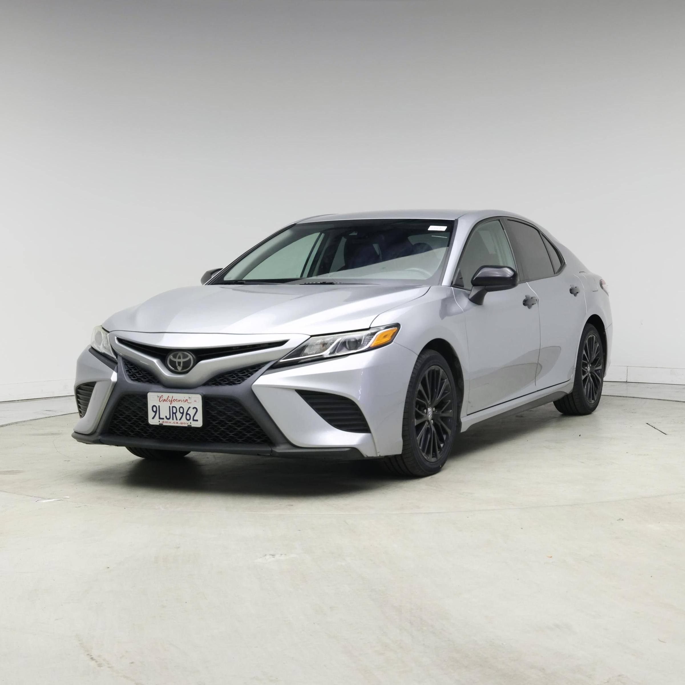 Thumbnail: 2019 Toyota Camry - 4