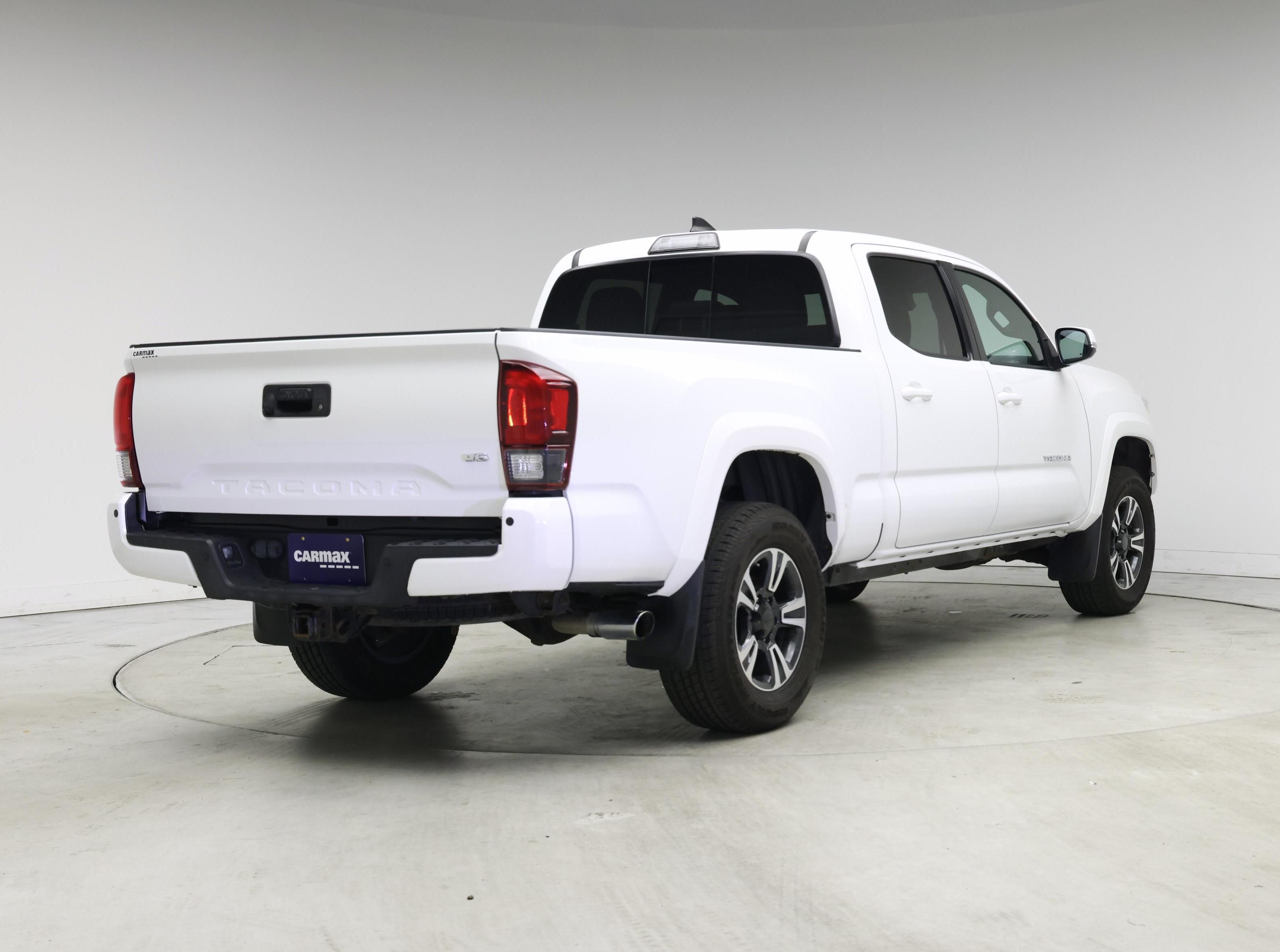 Thumbnail: 2018 Toyota Tacoma - 8