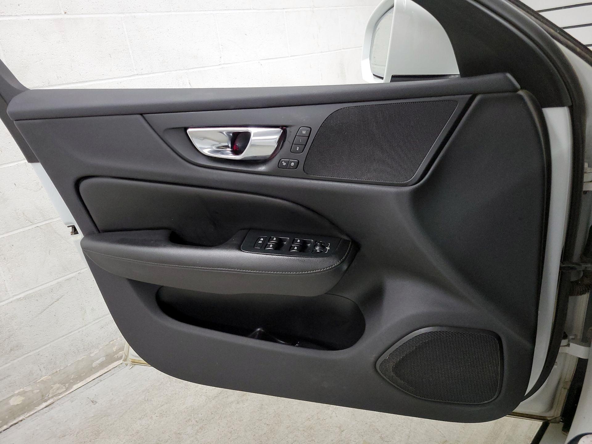 Thumbnail: 2019 Volvo S60 - 12