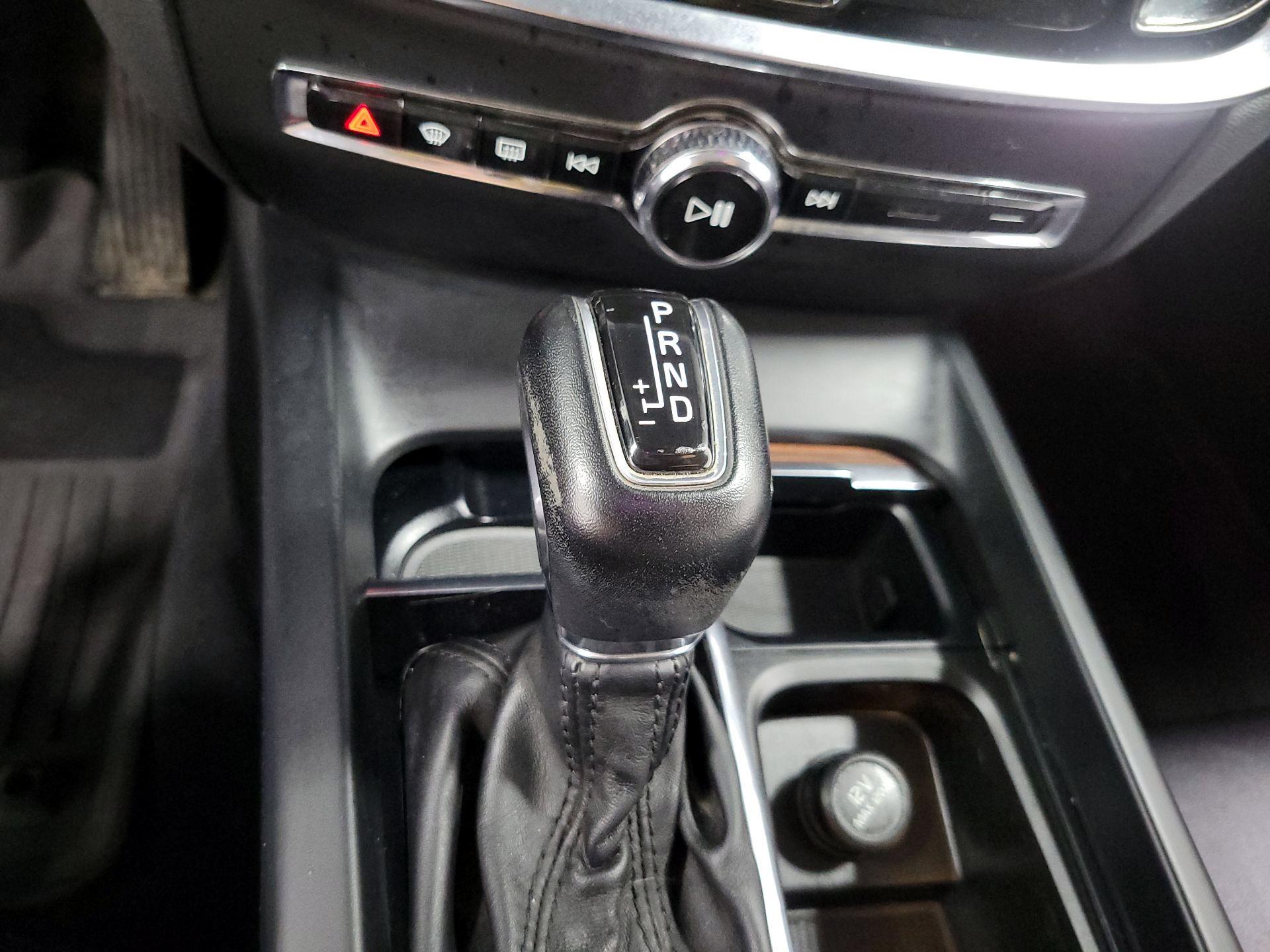 Thumbnail: 2019 Volvo S60 - 16