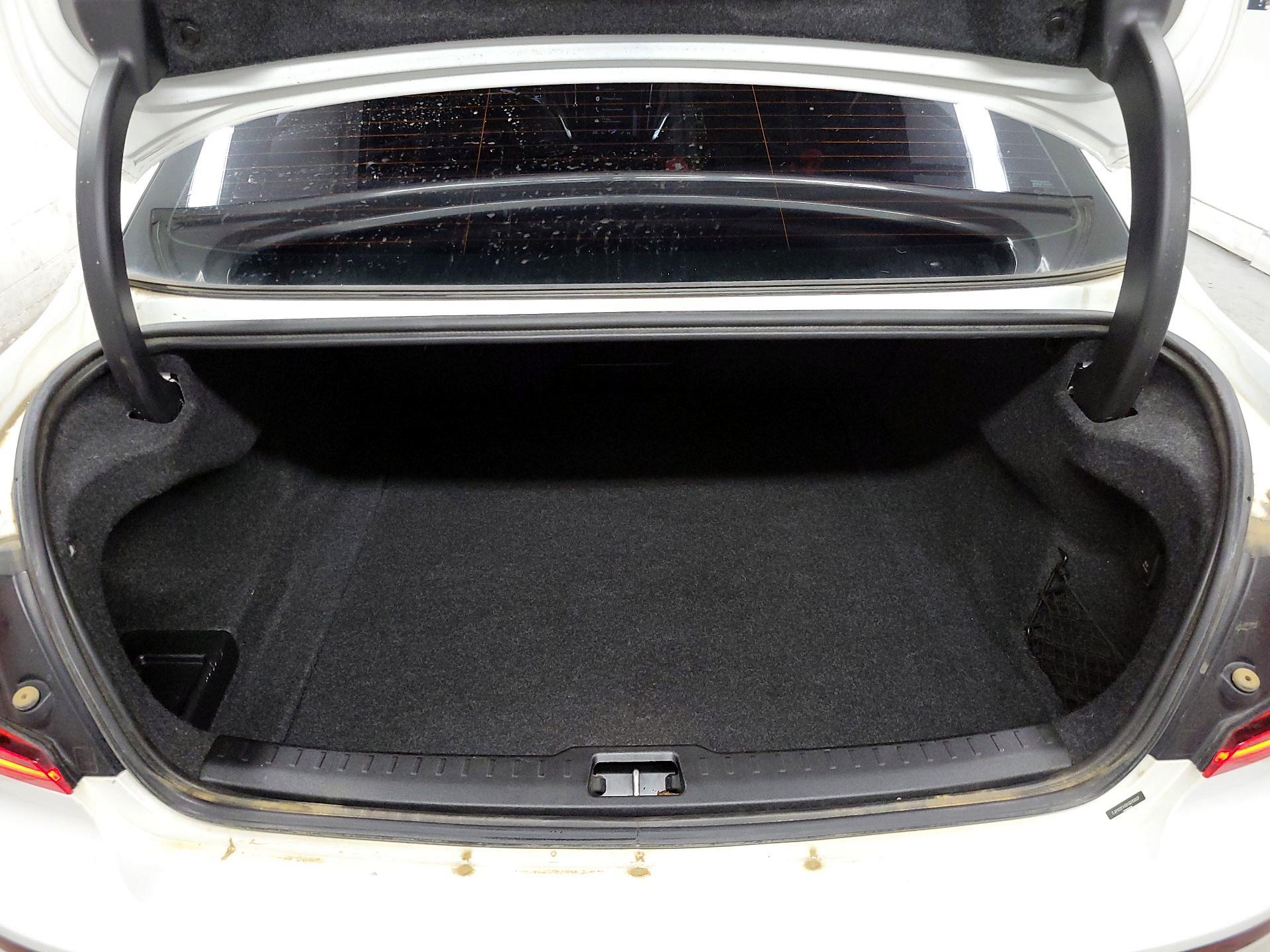 Thumbnail: 2019 Volvo S60 - 18