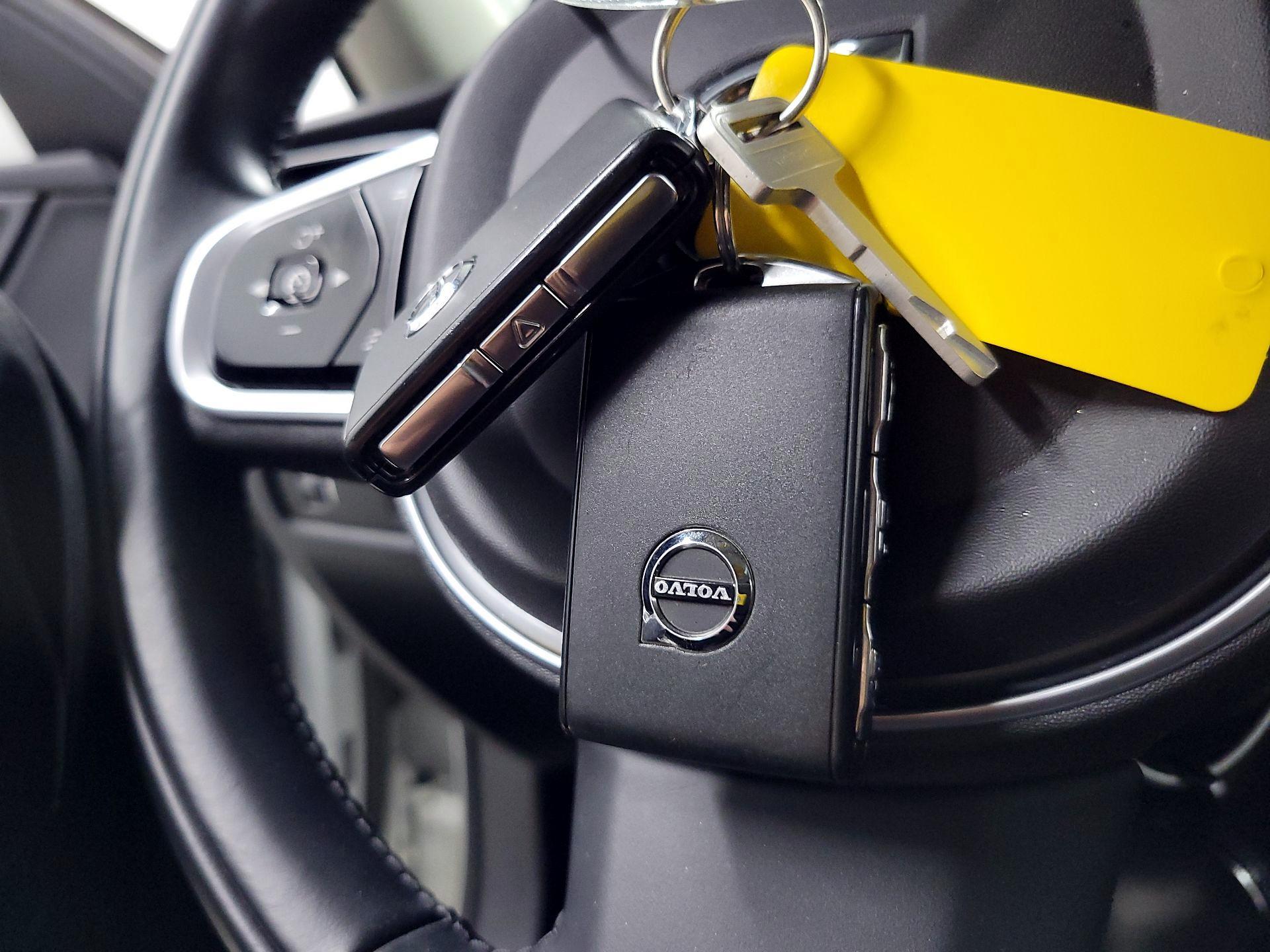 Thumbnail: 2019 Volvo S60 - 20