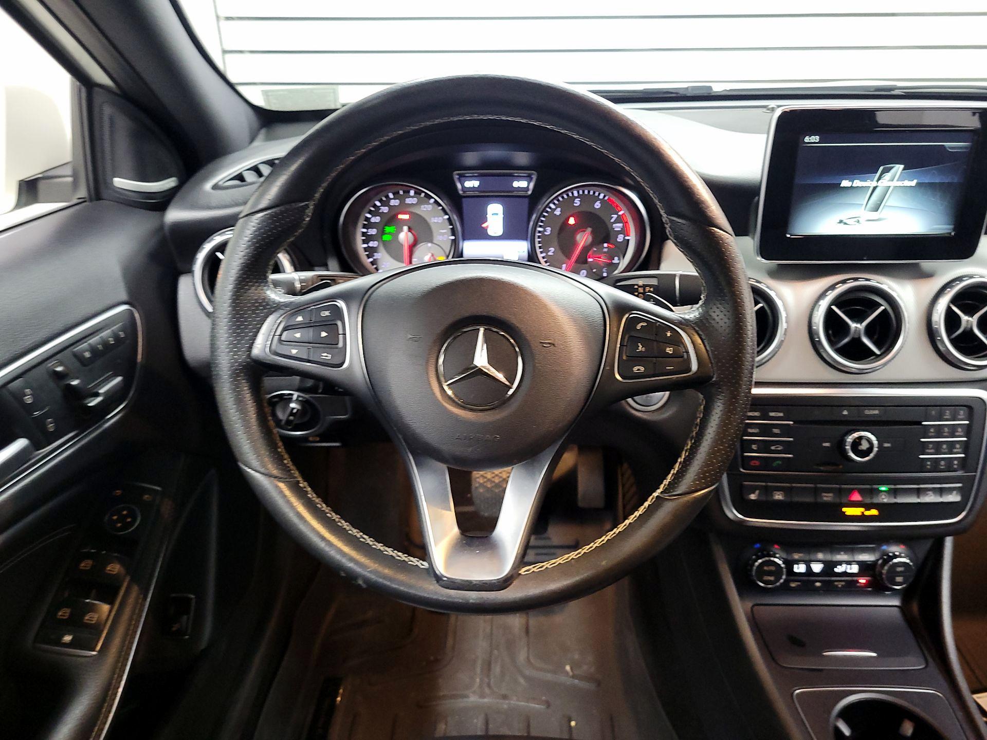 Thumbnail: 2017 Mercedes-Benz GLA - 10