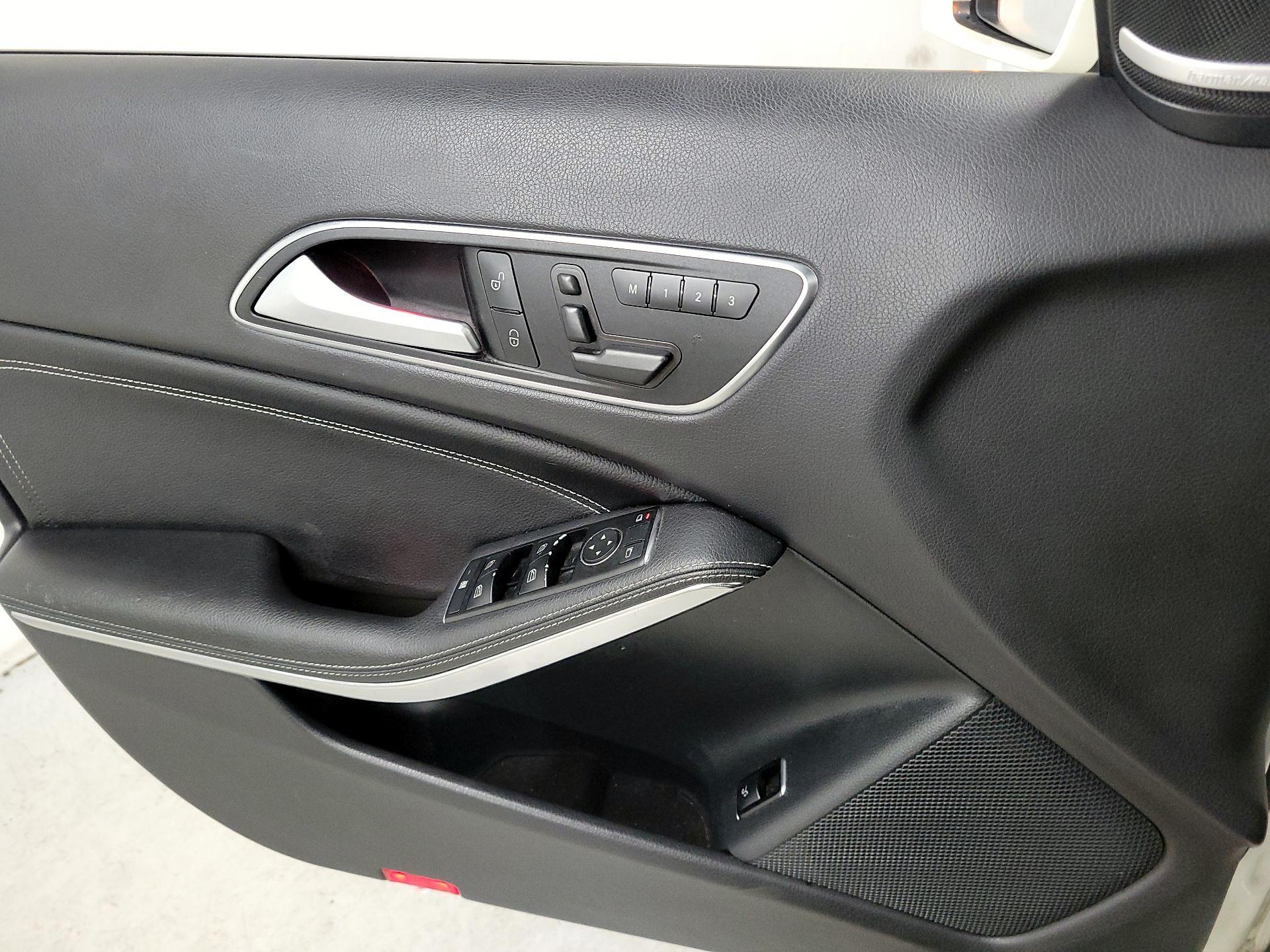 Thumbnail: 2017 Mercedes-Benz GLA - 12