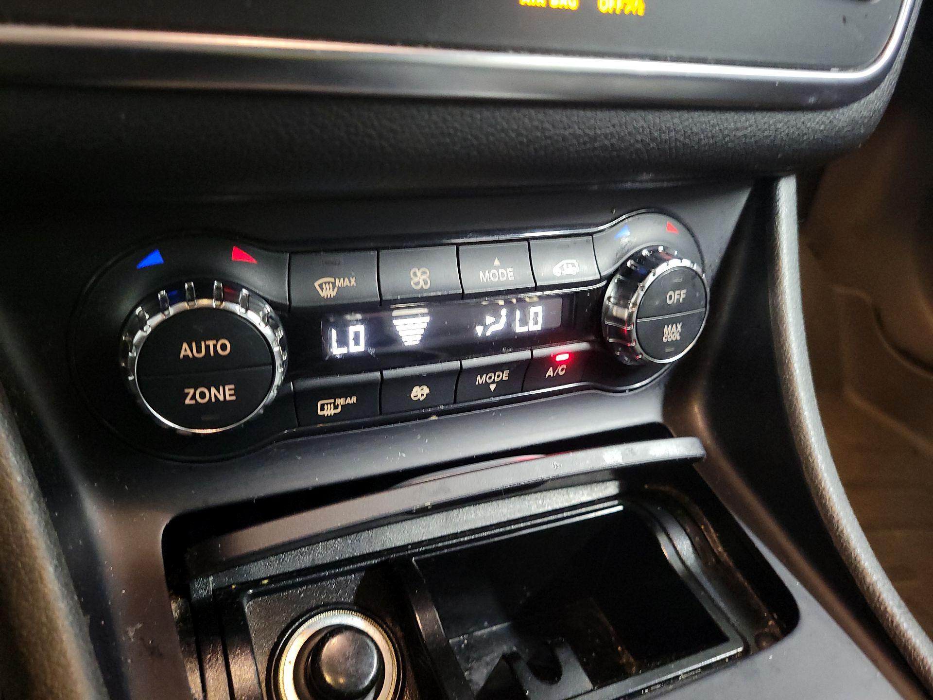 Thumbnail: 2017 Mercedes-Benz GLA - 16