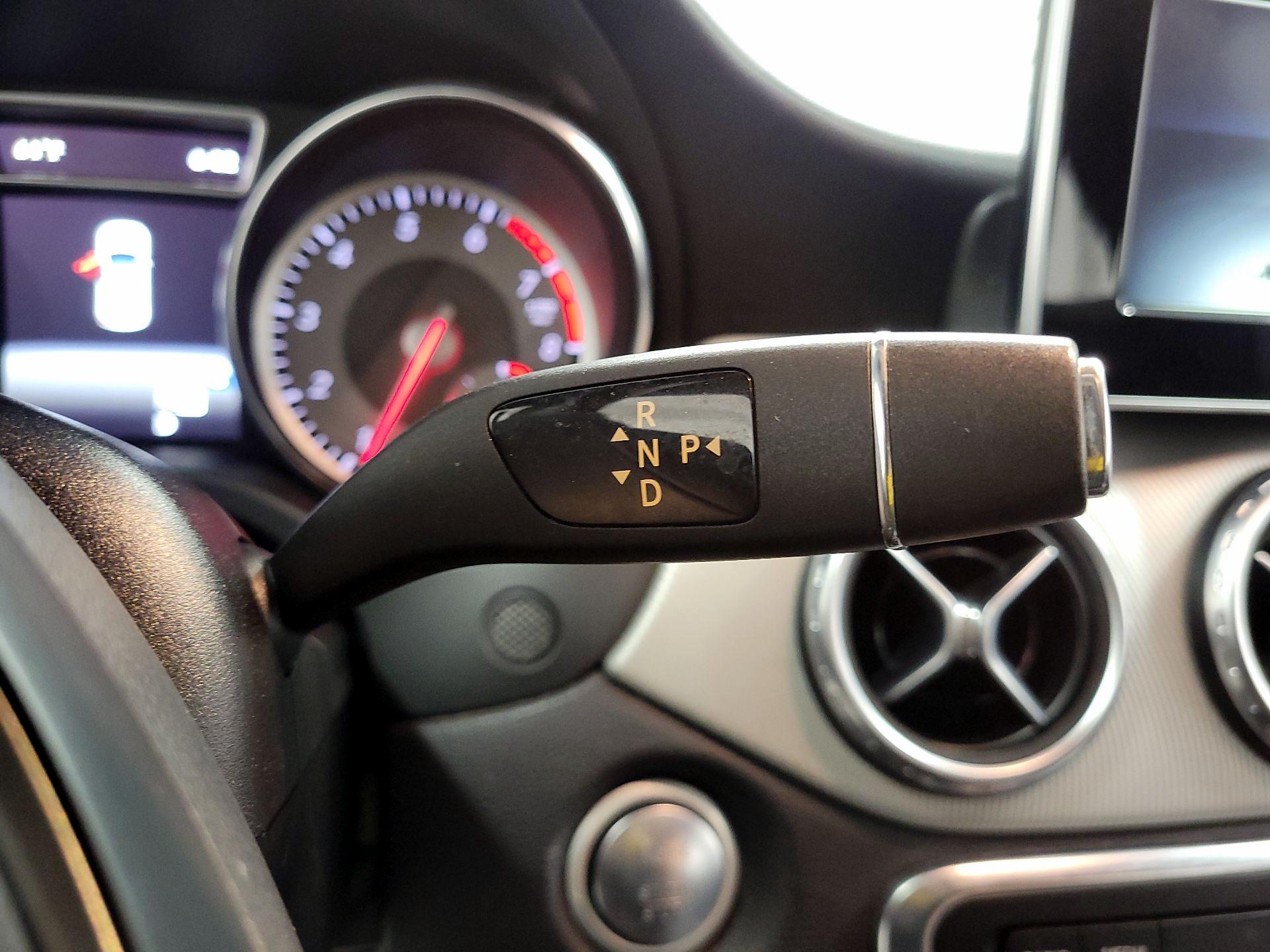 Thumbnail: 2017 Mercedes-Benz GLA - 17