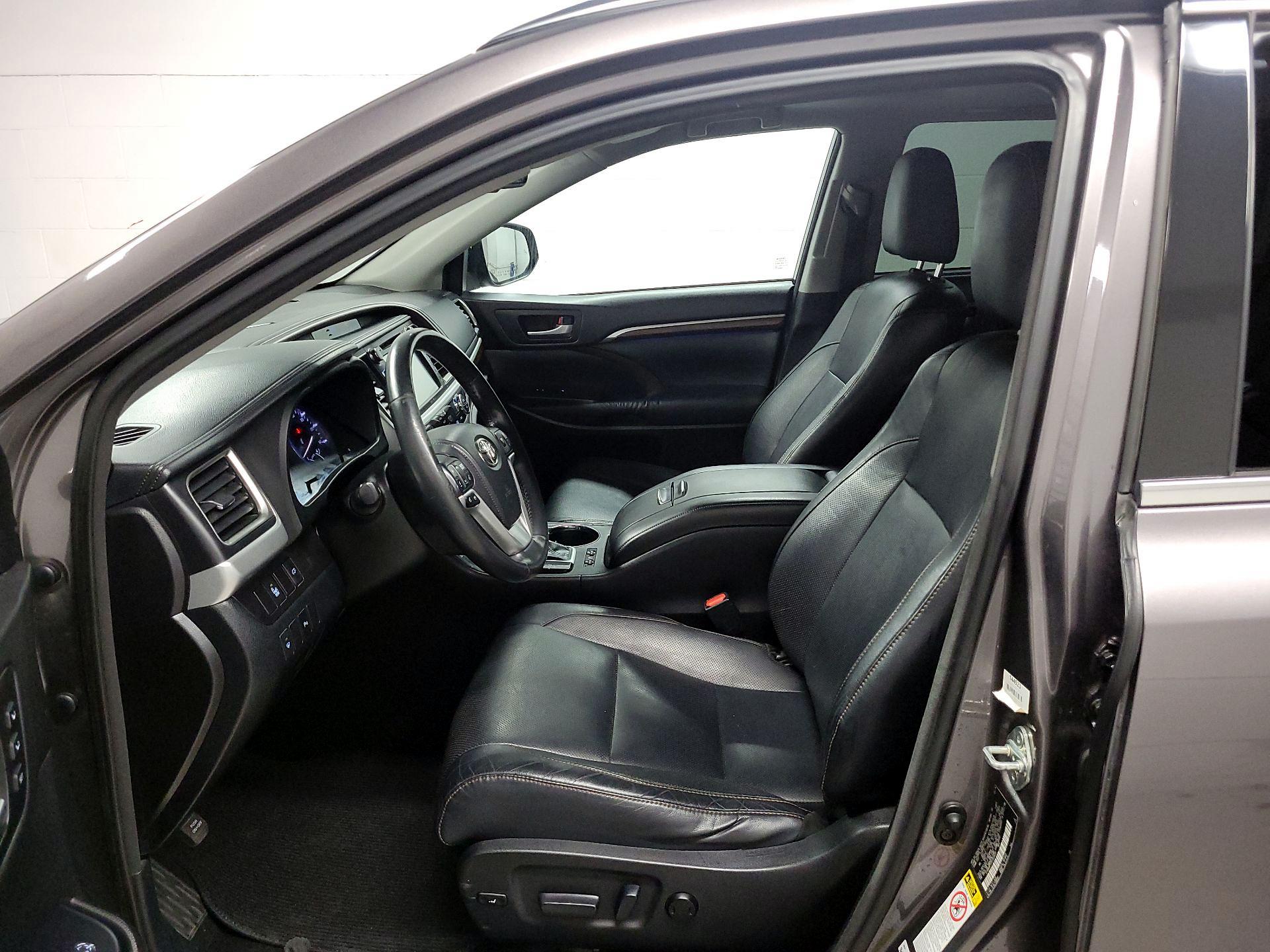 Thumbnail: 2014 Toyota Highlander - 11