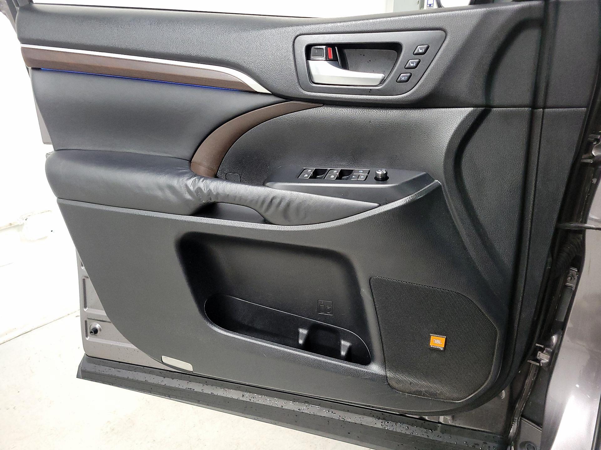 Thumbnail: 2014 Toyota Highlander - 12