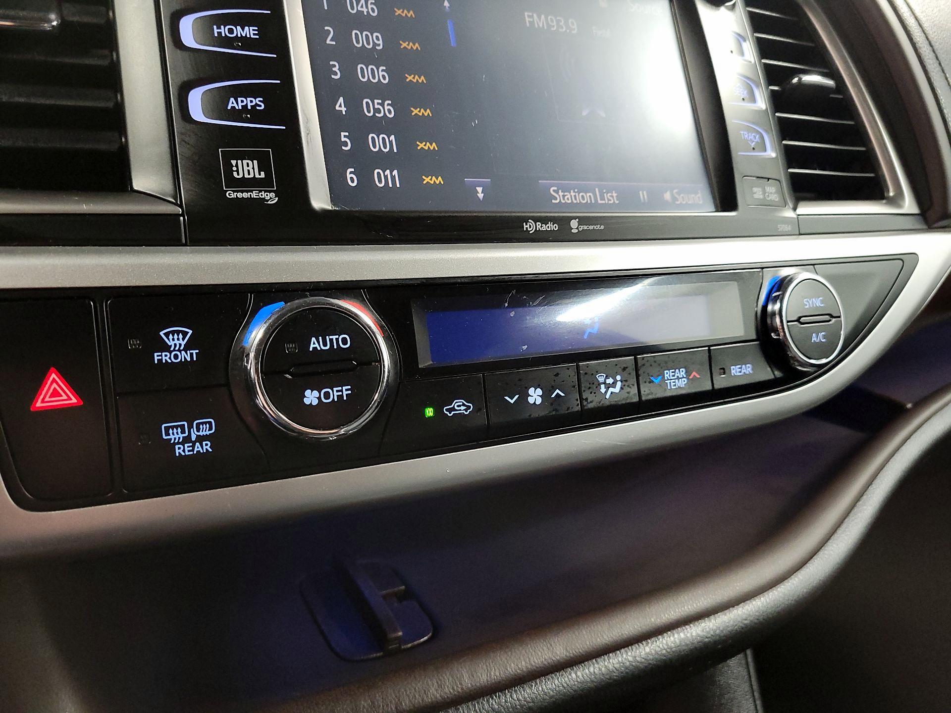 Thumbnail: 2014 Toyota Highlander - 14