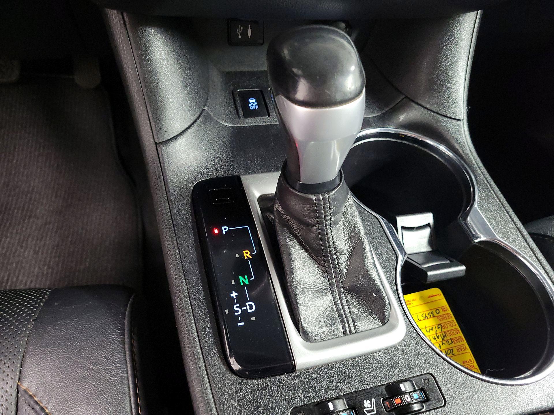 Thumbnail: 2014 Toyota Highlander - 15