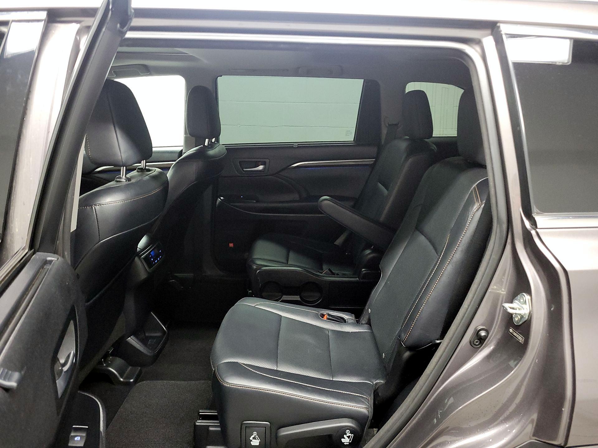 Thumbnail: 2014 Toyota Highlander - 16