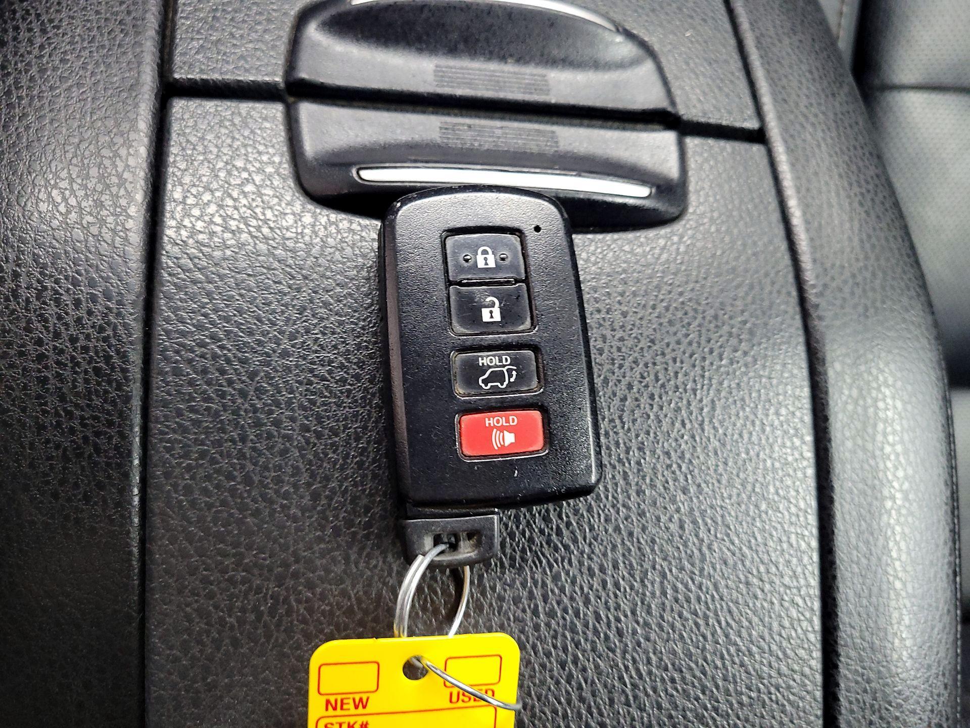 Thumbnail: 2014 Toyota Highlander - 20