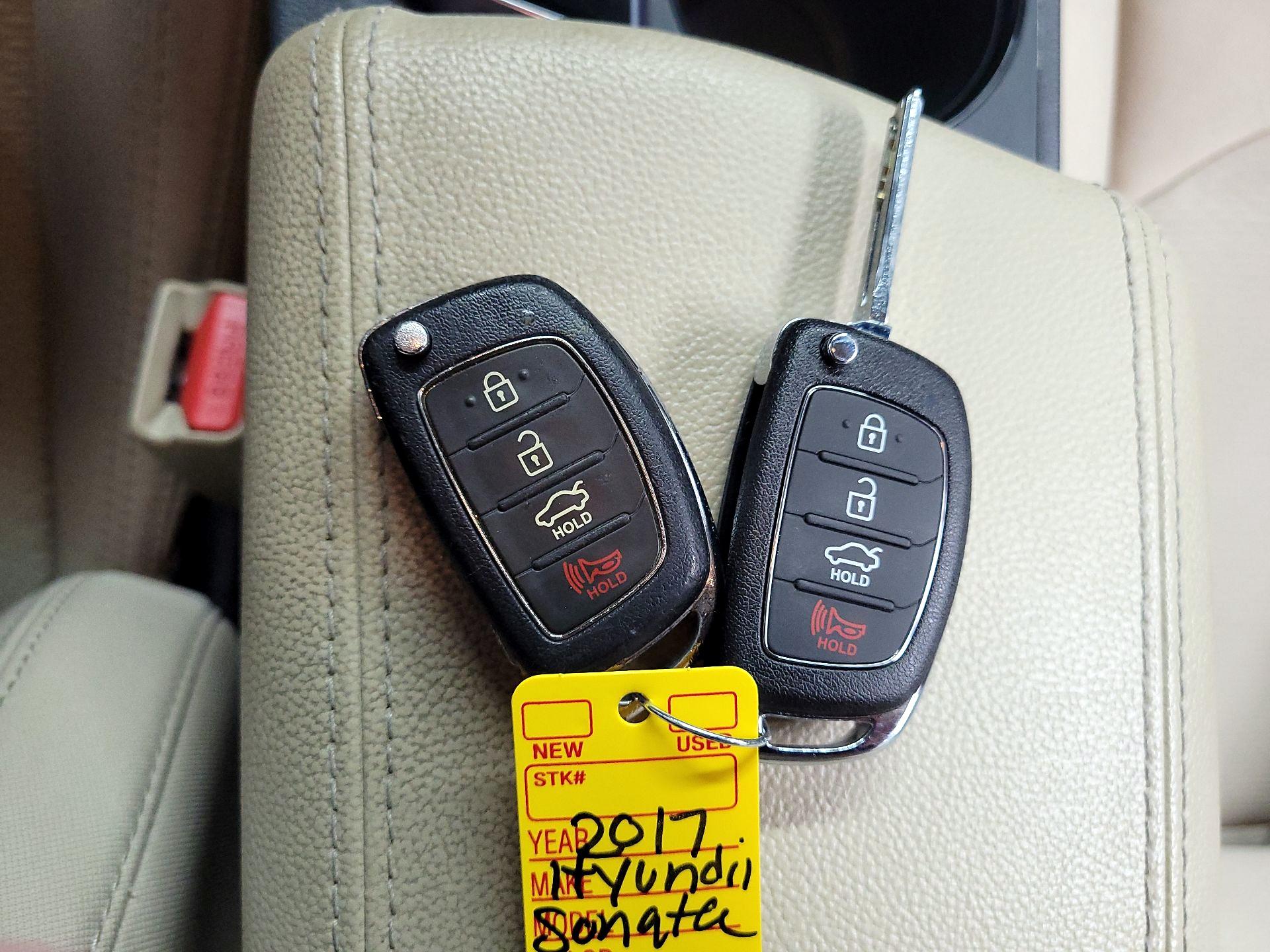 Thumbnail: 2017 Hyundai Sonata - 19