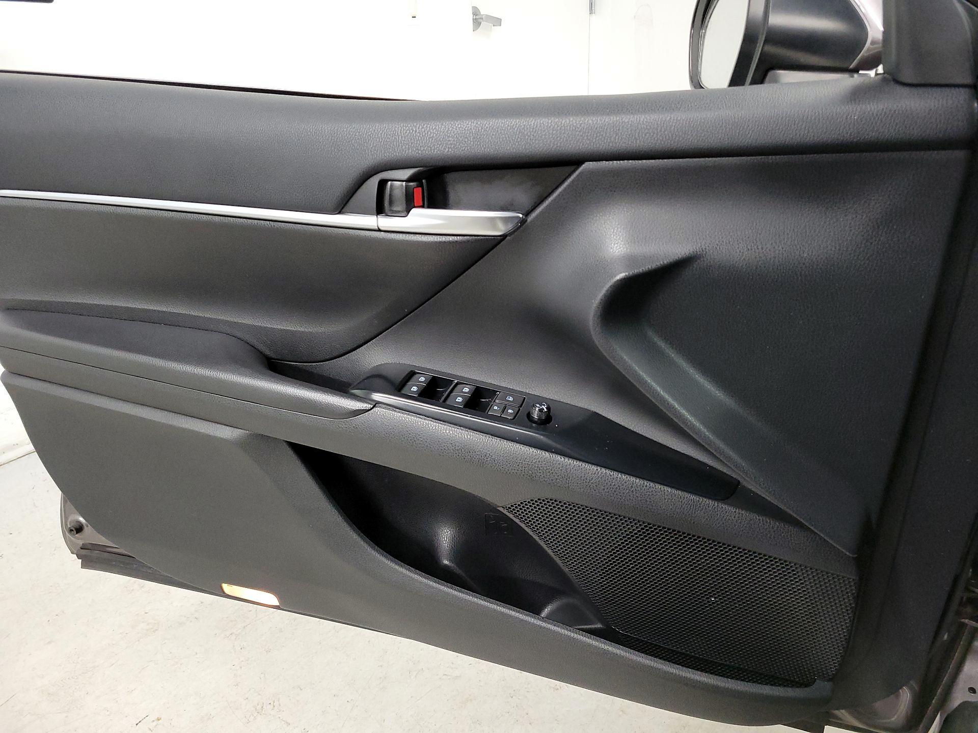 Thumbnail: 2019 Toyota Camry - 12