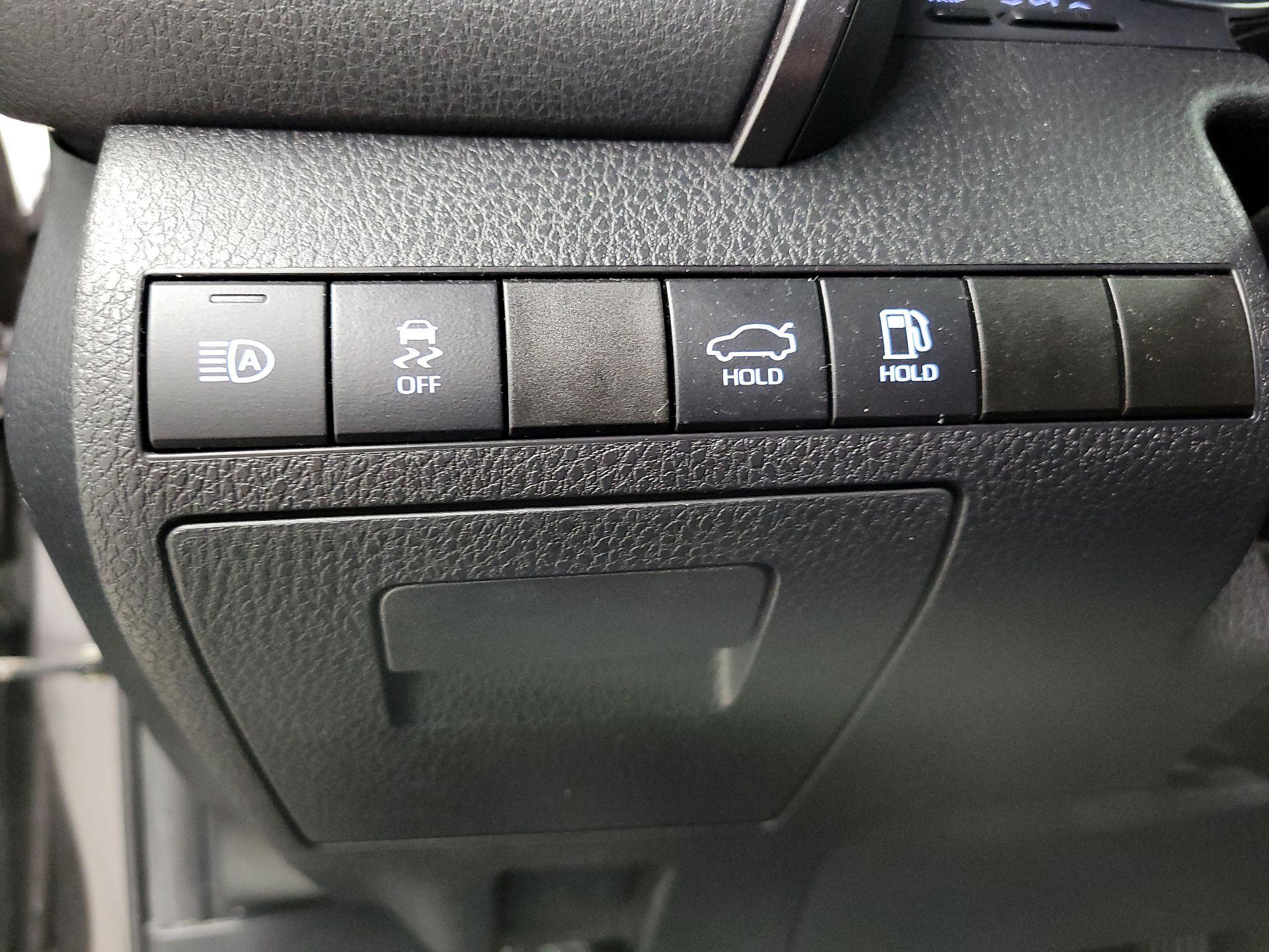 Thumbnail: 2019 Toyota Camry - 13