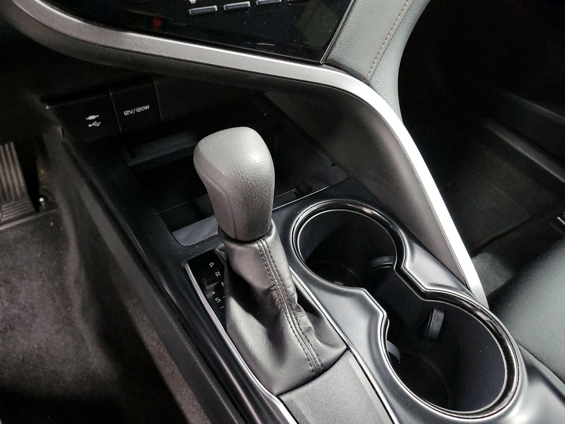 Thumbnail: 2019 Toyota Camry - 17