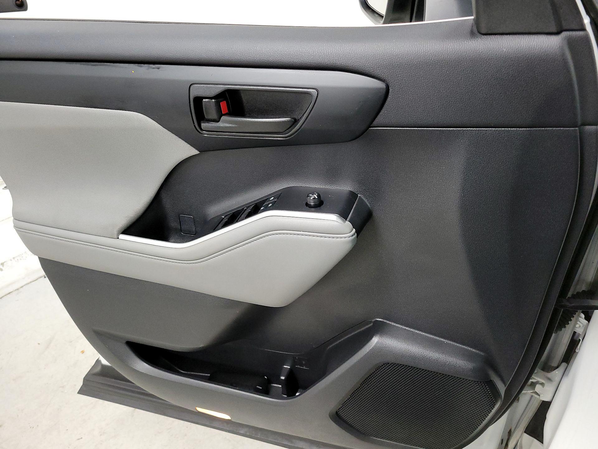 Thumbnail: 2021 Toyota Highlander - 12