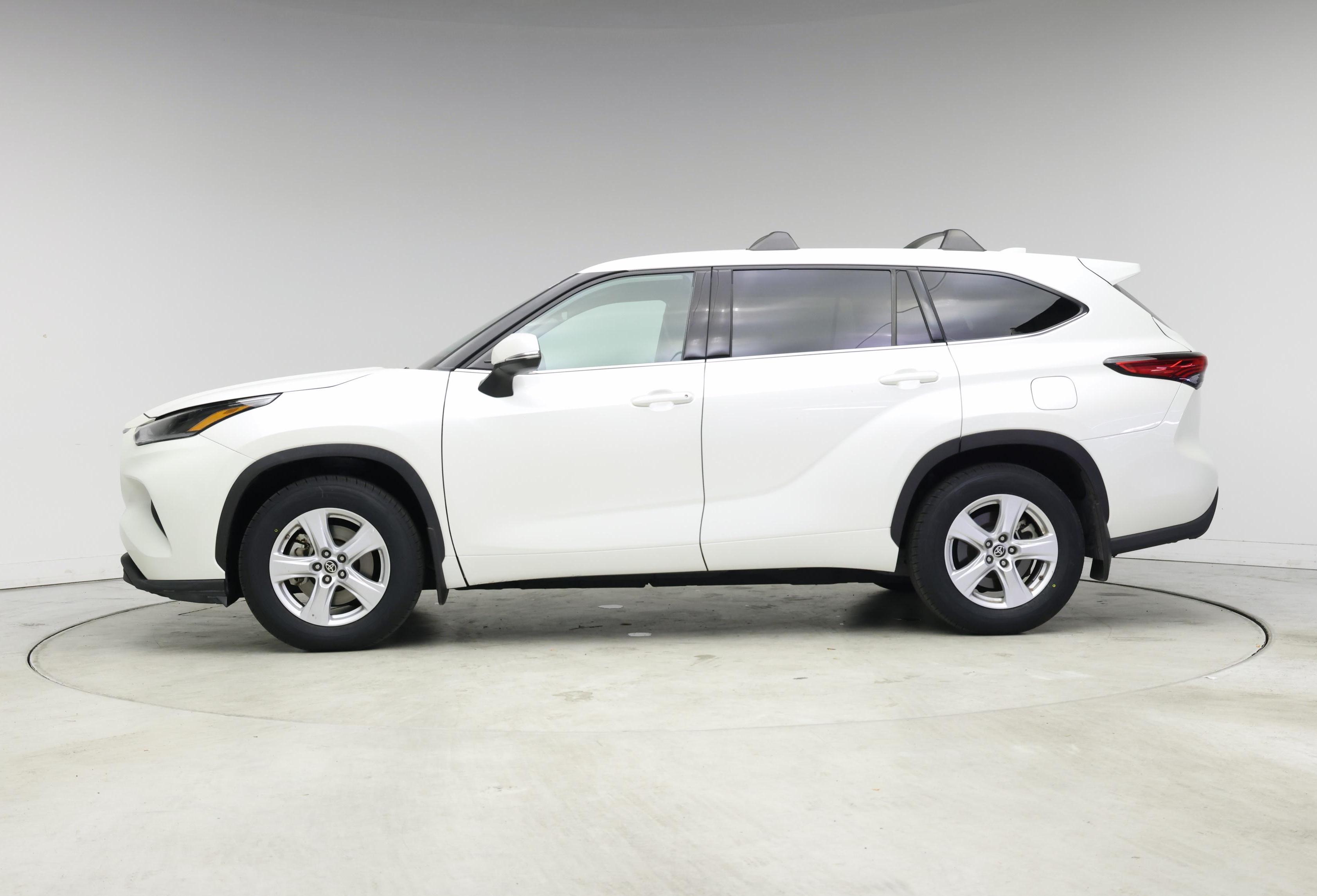 Thumbnail: 2021 Toyota Highlander - 3