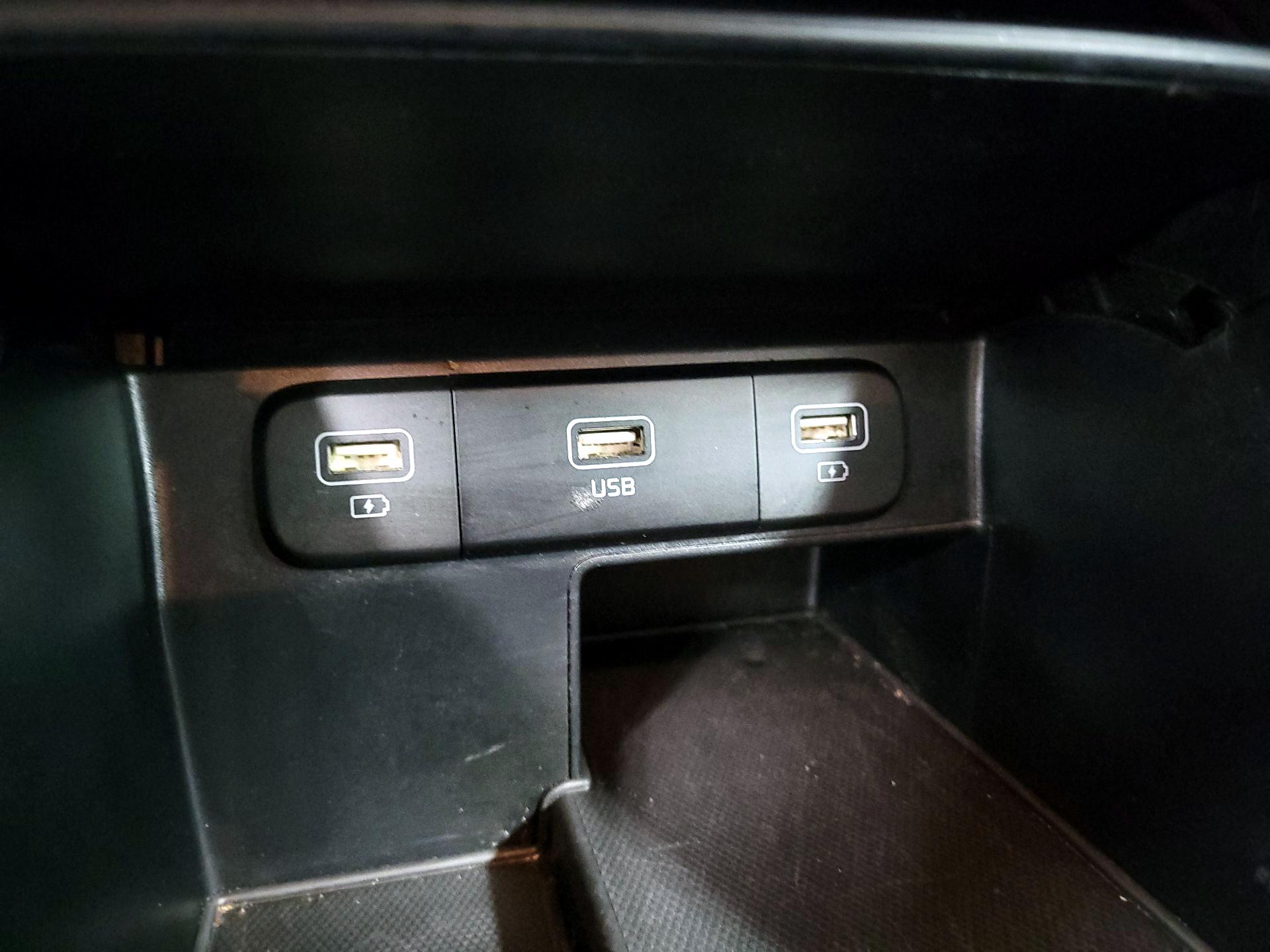 Thumbnail: 2022 Kia Sorento - 19