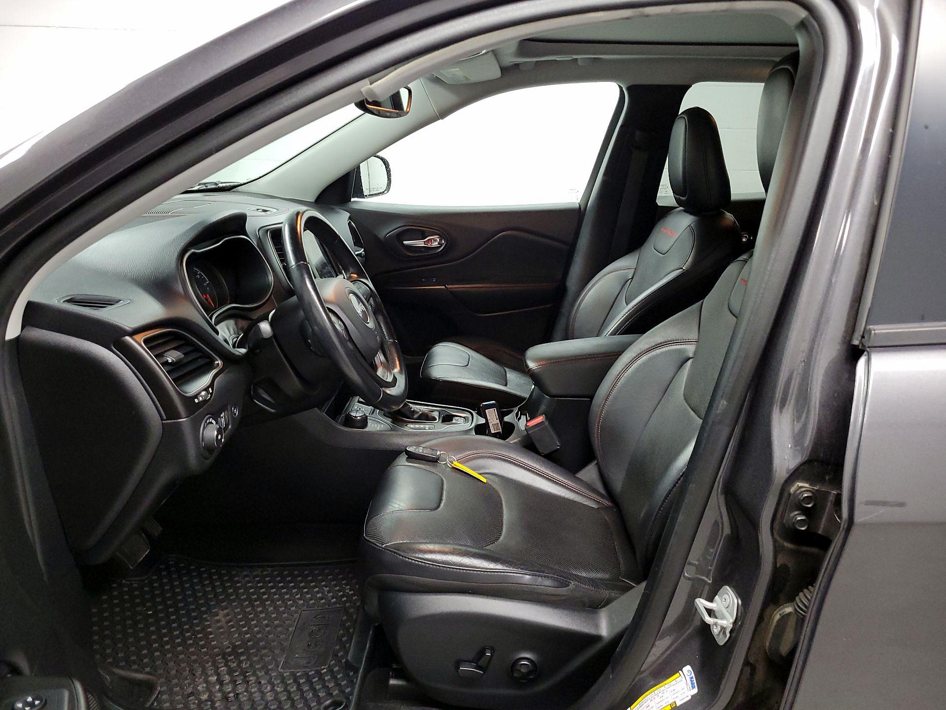 Thumbnail: 2020 Jeep Cherokee - 9