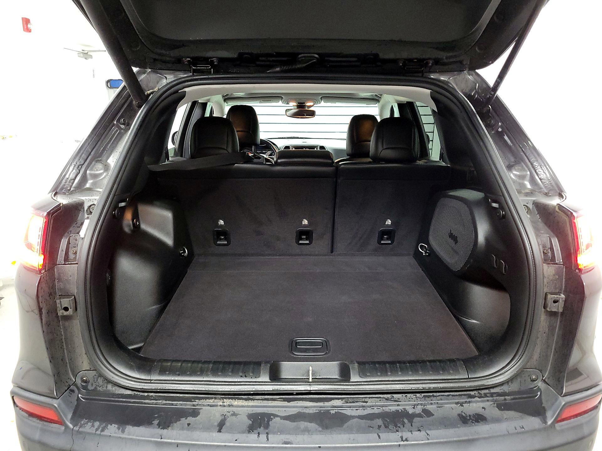 Thumbnail: 2020 Jeep Cherokee - 15