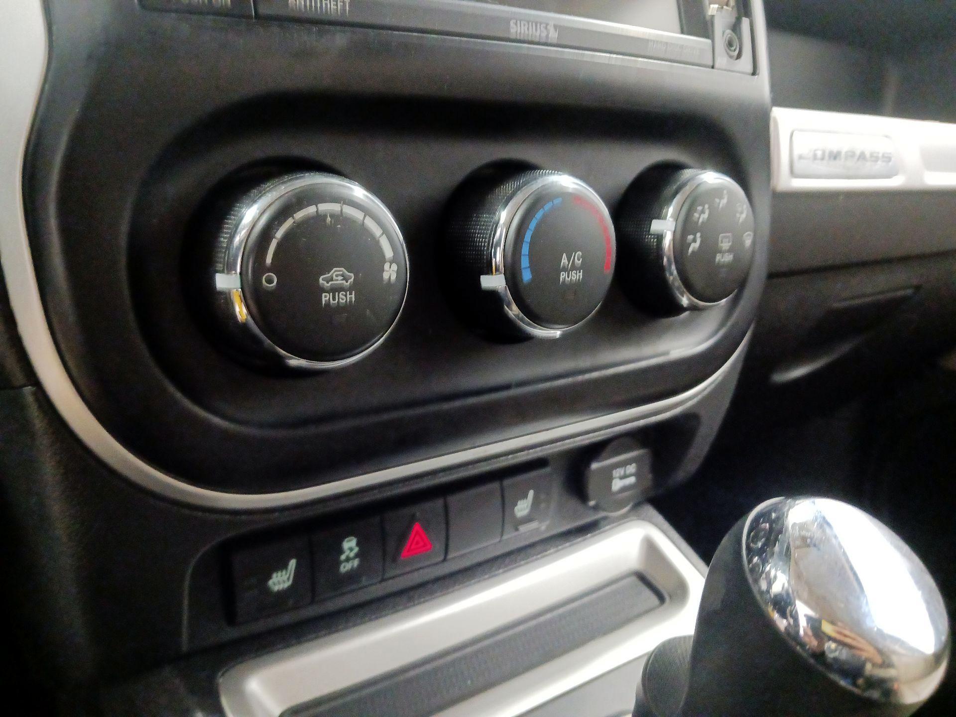 Thumbnail: 2015 Jeep Compass - 14