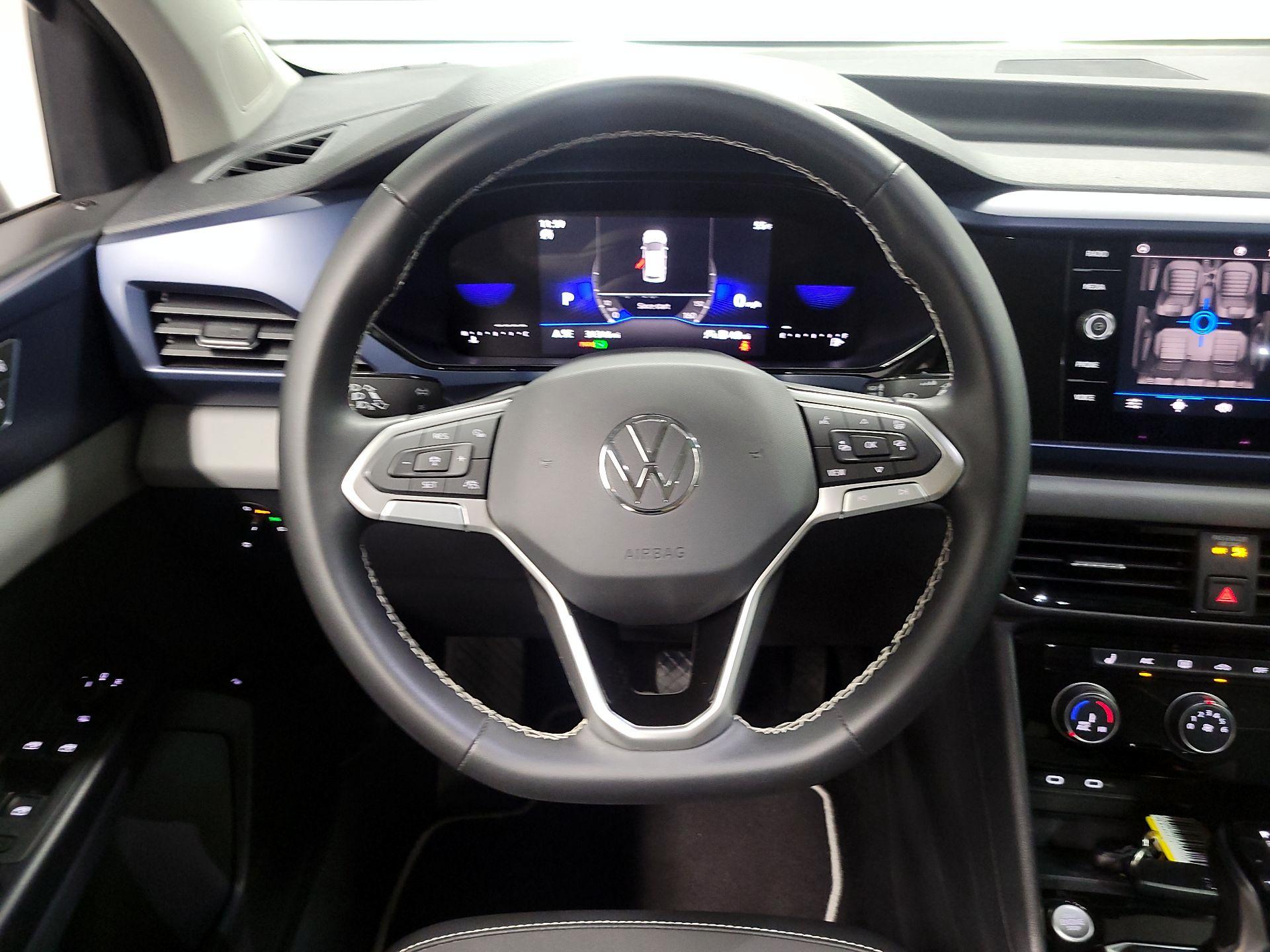 Thumbnail: 2023 Volkswagen Taos - 10