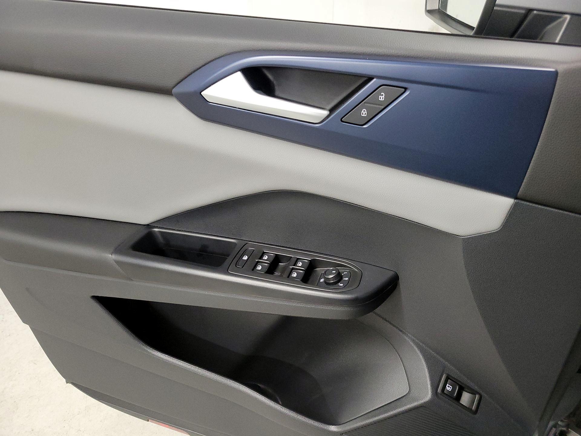 Thumbnail: 2023 Volkswagen Taos - 12