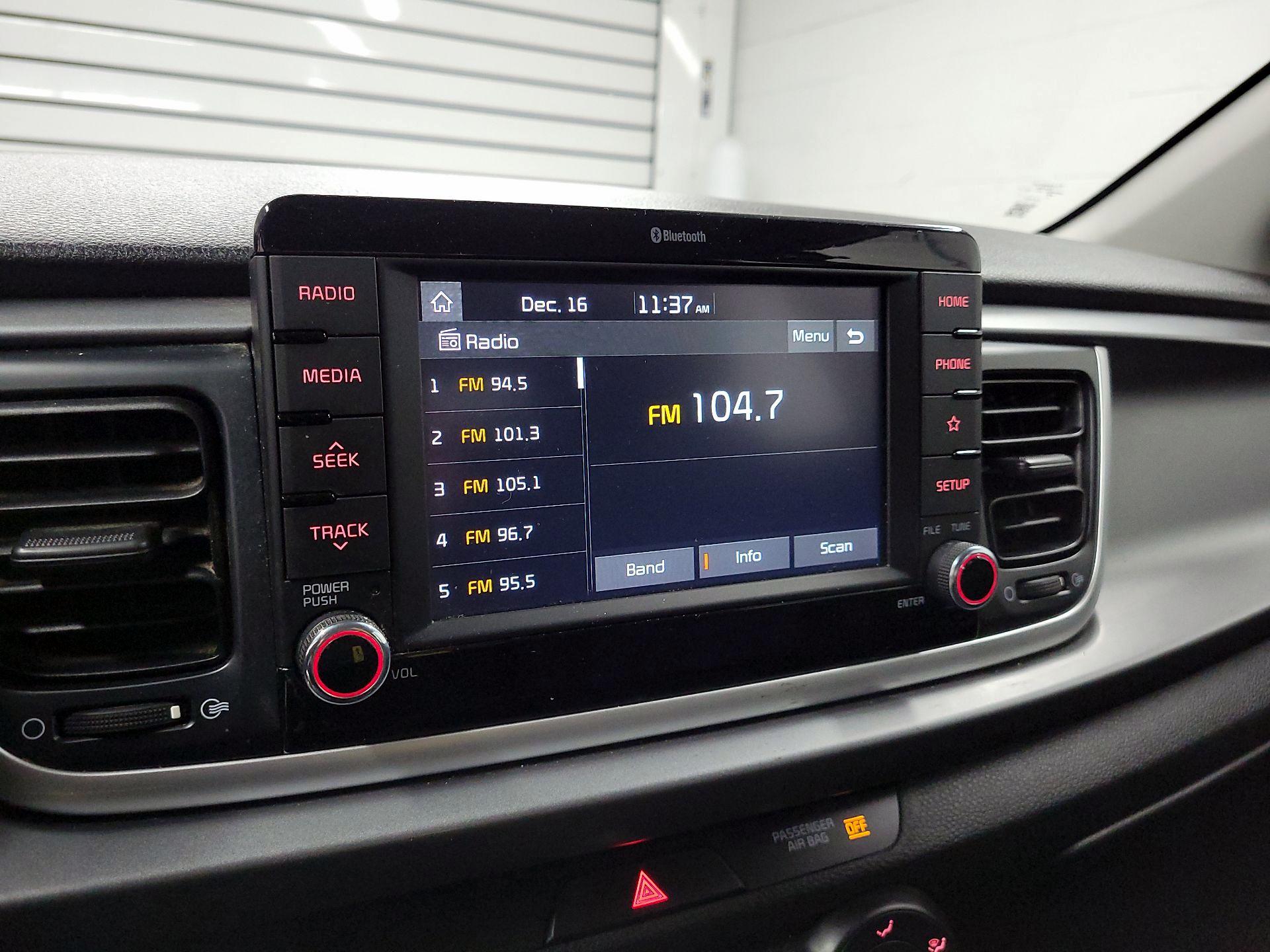 Thumbnail: 2019 Kia Rio5 - 15