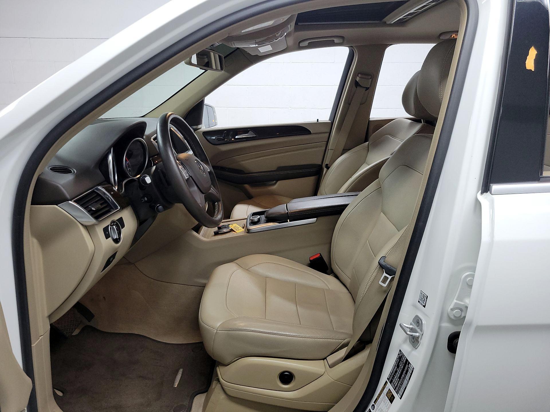 Thumbnail: 2015 Mercedes-Benz M-Class - 9