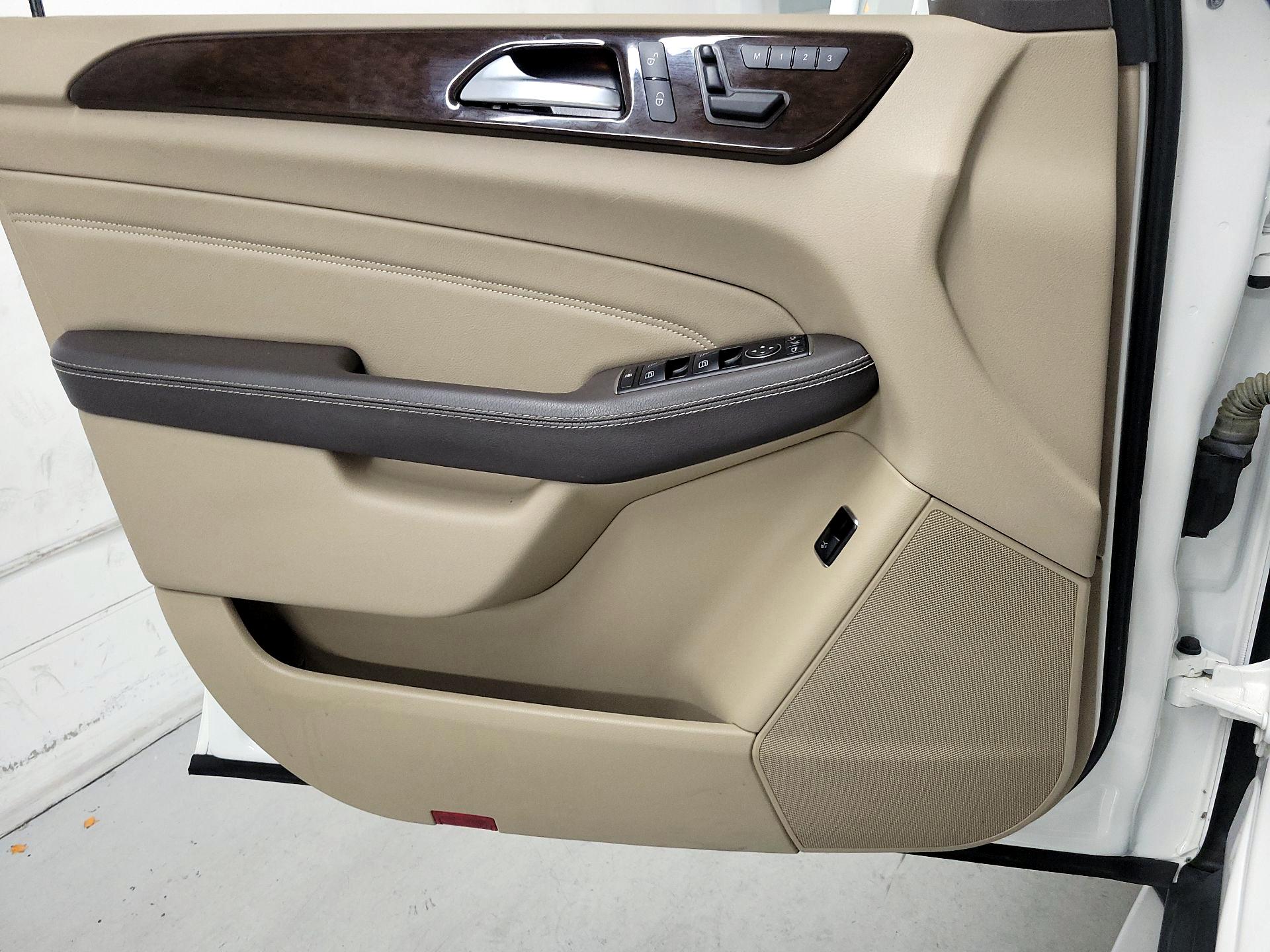 Thumbnail: 2015 Mercedes-Benz M-Class - 10