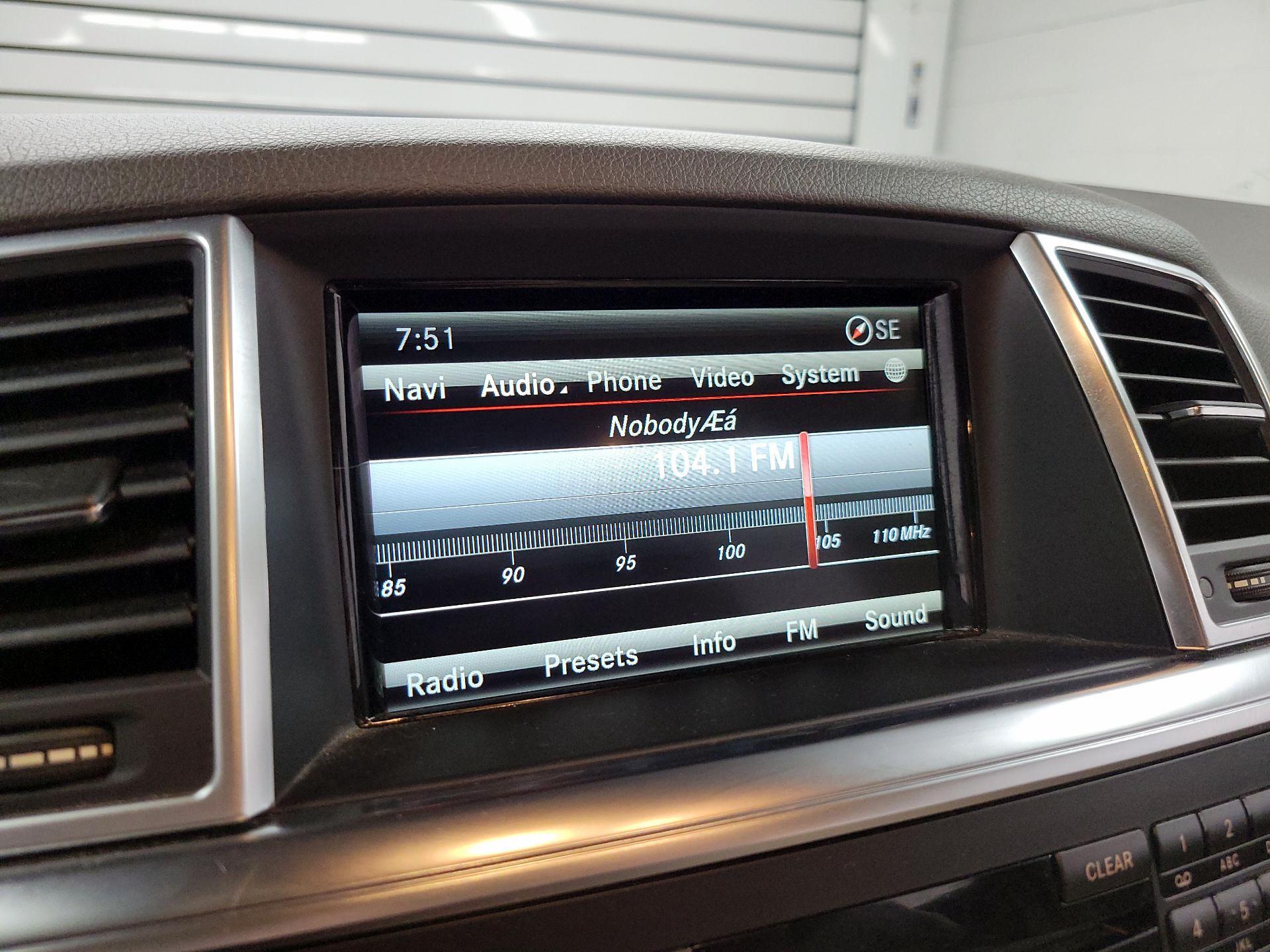 Thumbnail: 2015 Mercedes-Benz M-Class - 11