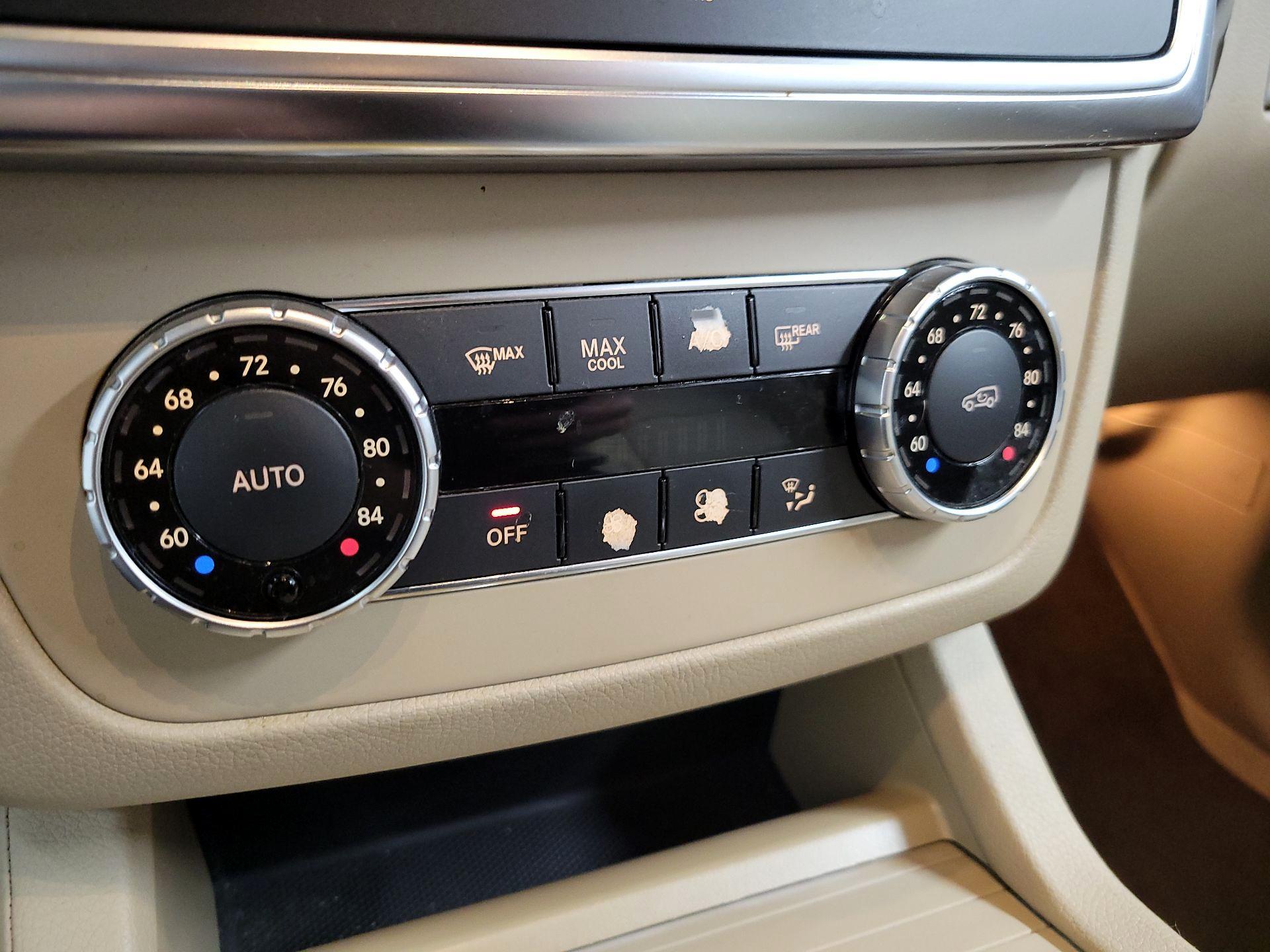 Thumbnail: 2015 Mercedes-Benz M-Class - 12